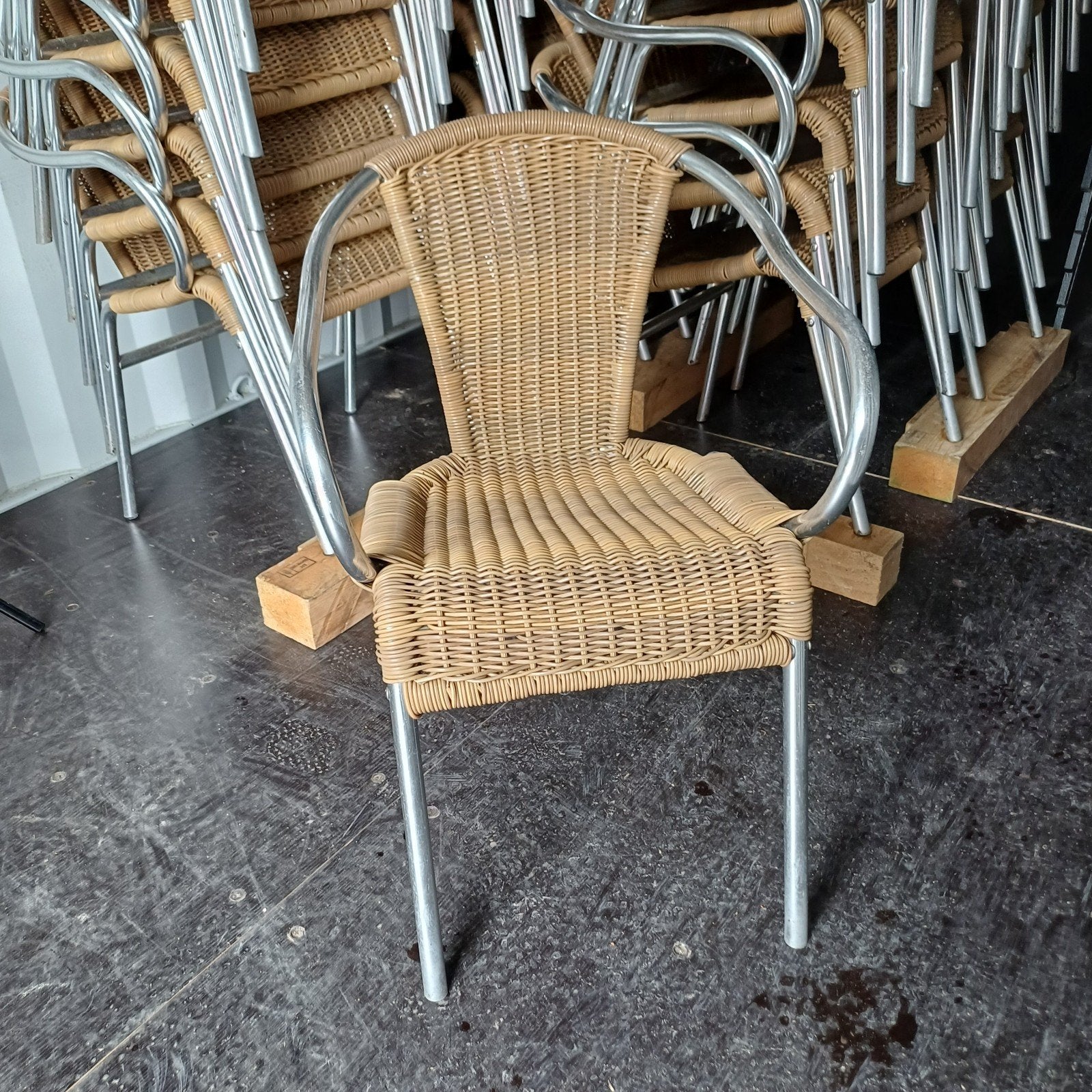 50 x terrasstoelen partij cafe horeca stapelbare stoelen, Ophalen, Gebruikt