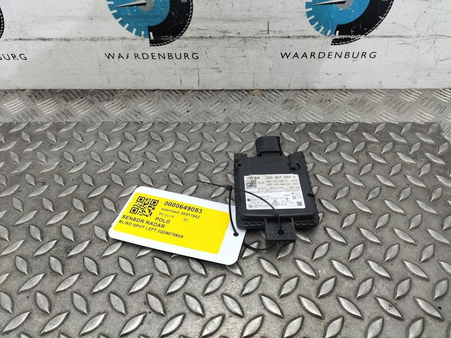 VOLKSWAGEN POLO AW1 1.0 TSI Comfortline  SENSOR RADAR 2Q0907, Ophalen of Verzenden, Gebruikt, Stiba lid