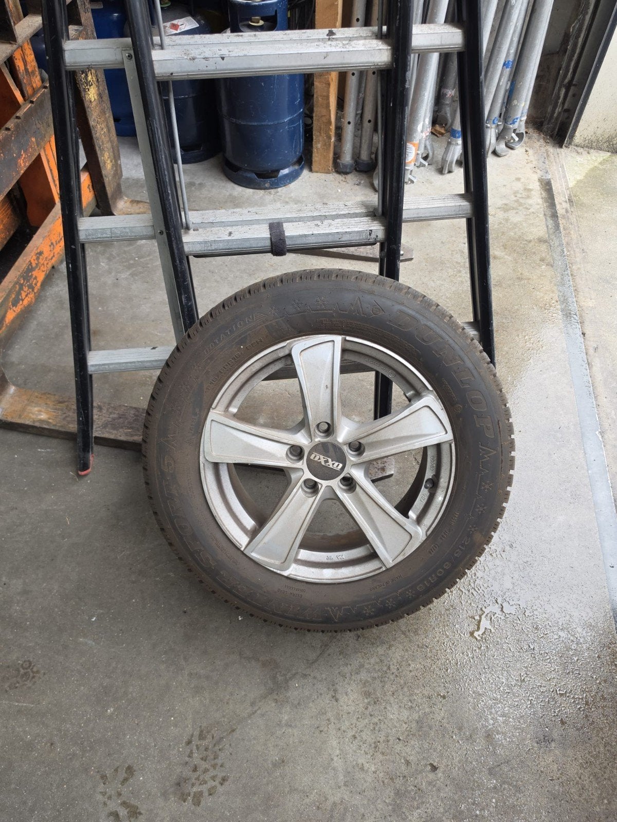 winterbanden met velgen skoda, Auto-onderdelen, Ophalen, 215 mm, 16 inch, Winterbanden