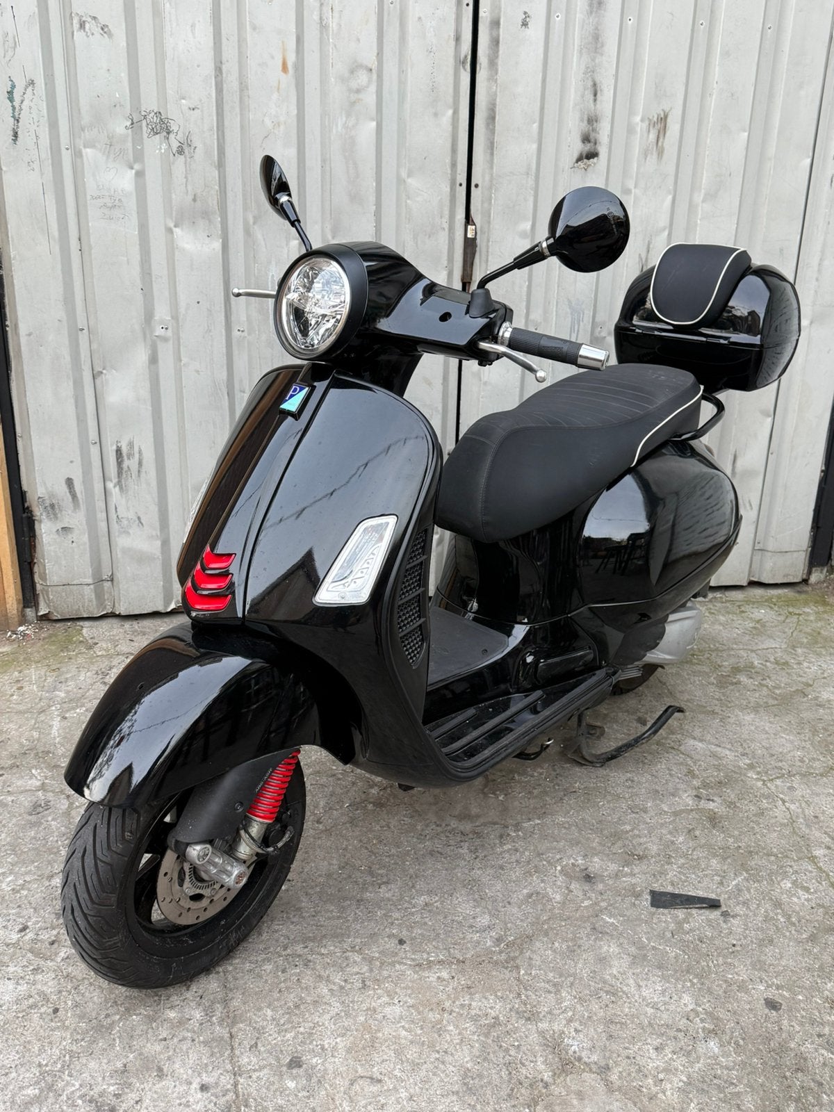 Vespa gts 300cc 2021 met 38xxkm gelopen, Ophalen