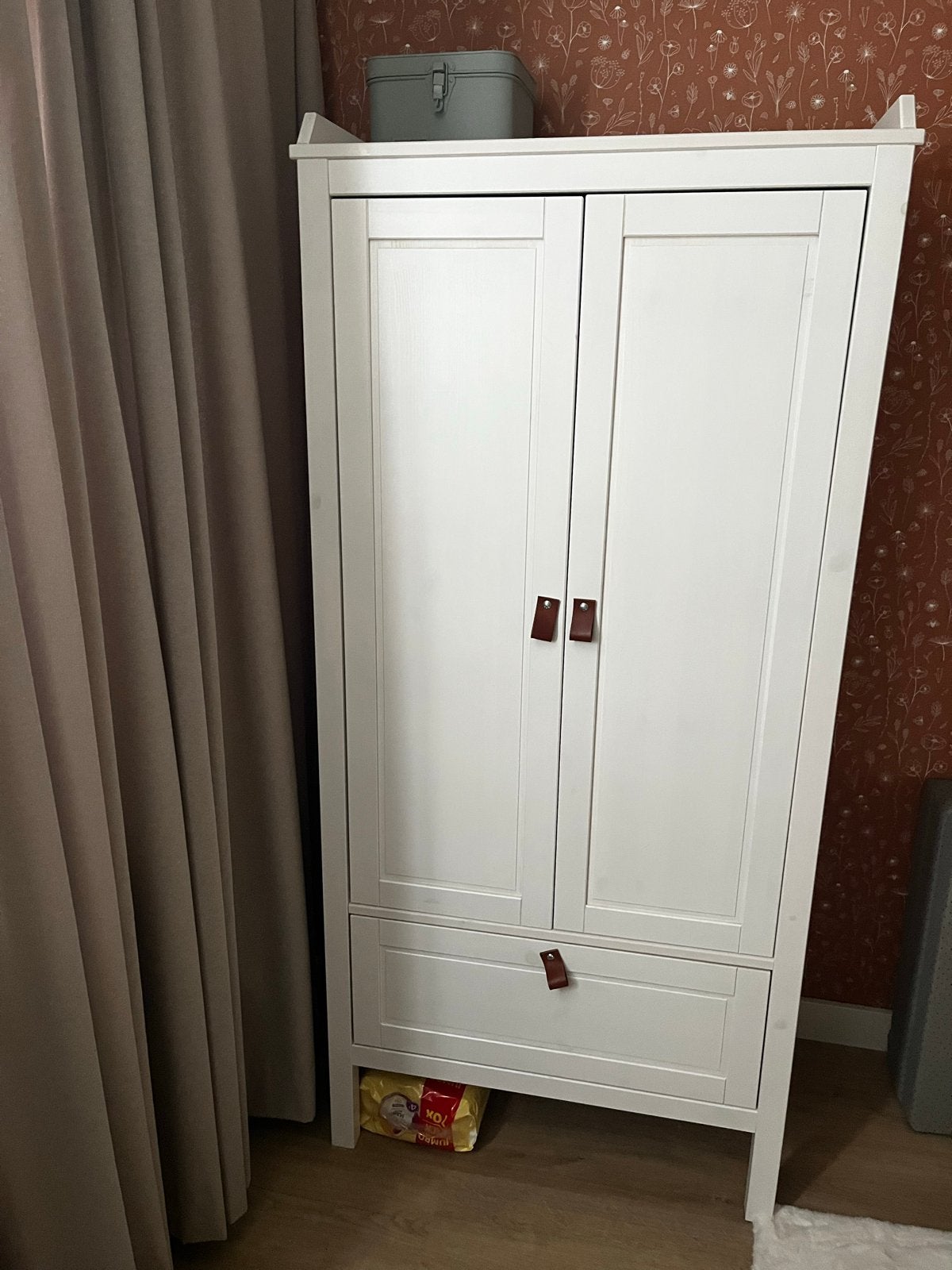 Witte kledingkast sundvik - Zo goed als nieuw, Ophalen, 50 tot 100 cm, Zo goed als nieuw, Met lade(s)