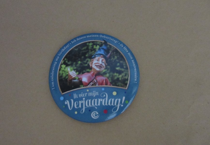 Efteling button Ik vier mijn verjaardag, Verzenden, Zo goed als nieuw, Overige typen