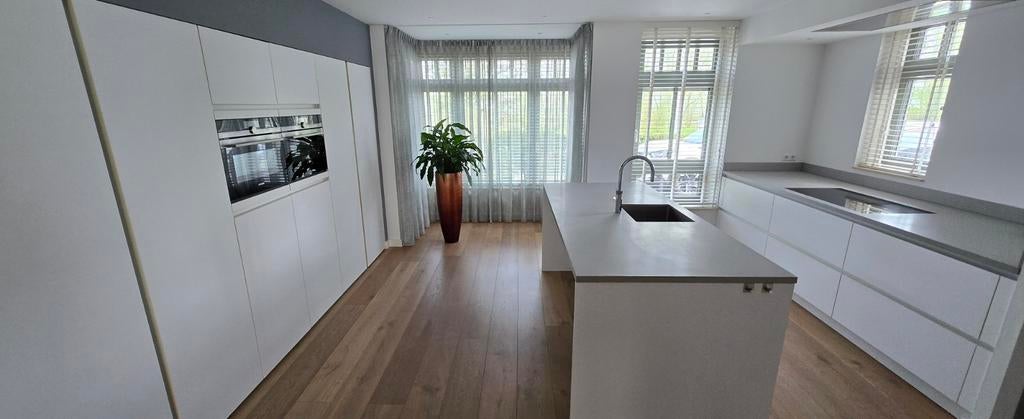 Complete keuken, evt. inclusief Siemens apparatuur, Ophalen, Wit, Overige typen, Graniet of Steen