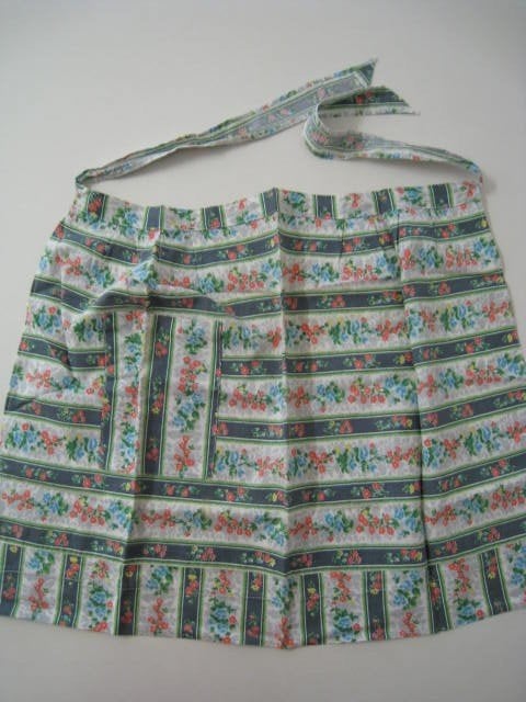 Keukenschort met bloemetjes, vintage, als nieuw !!, Huis en Inrichting, Ophalen of Verzenden, Zo goed als nieuw, Tafelkleed of Tafelzeil