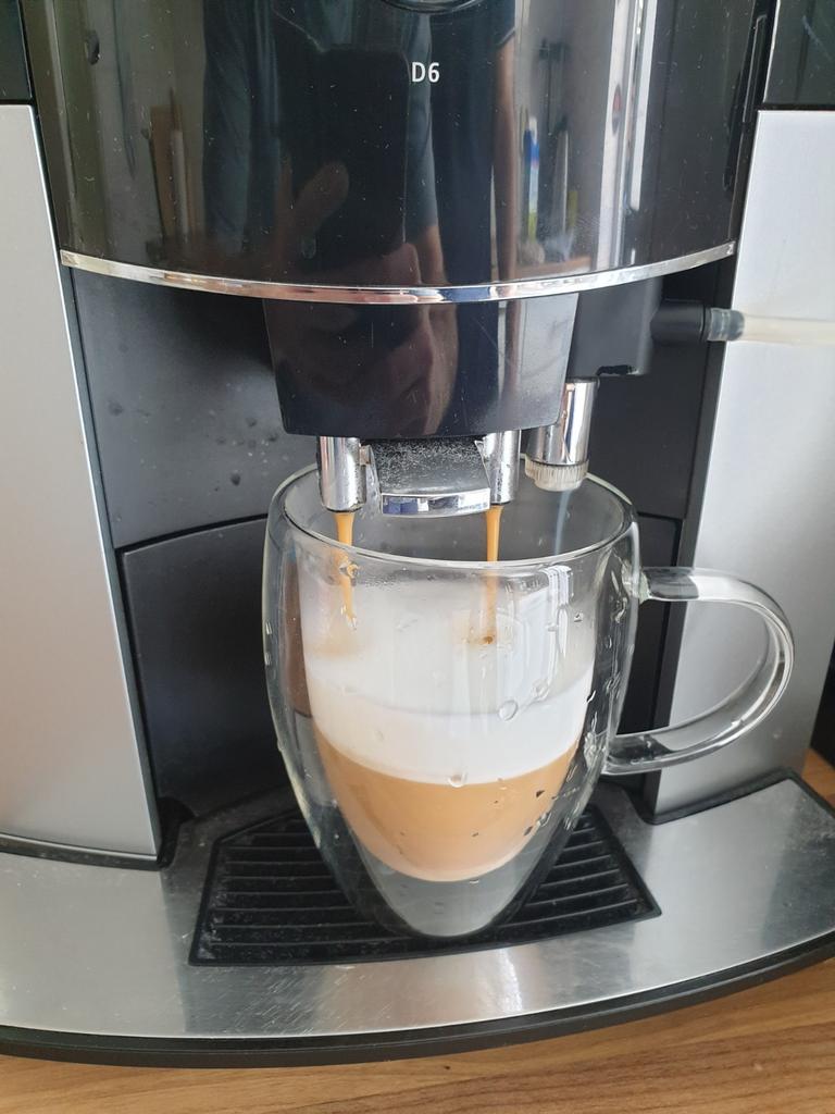 Jura D6, Witgoed en Apparatuur, Koffiezetapparaten, 10 kopjes of meer, Ophalen of Verzenden, Koffiemachine