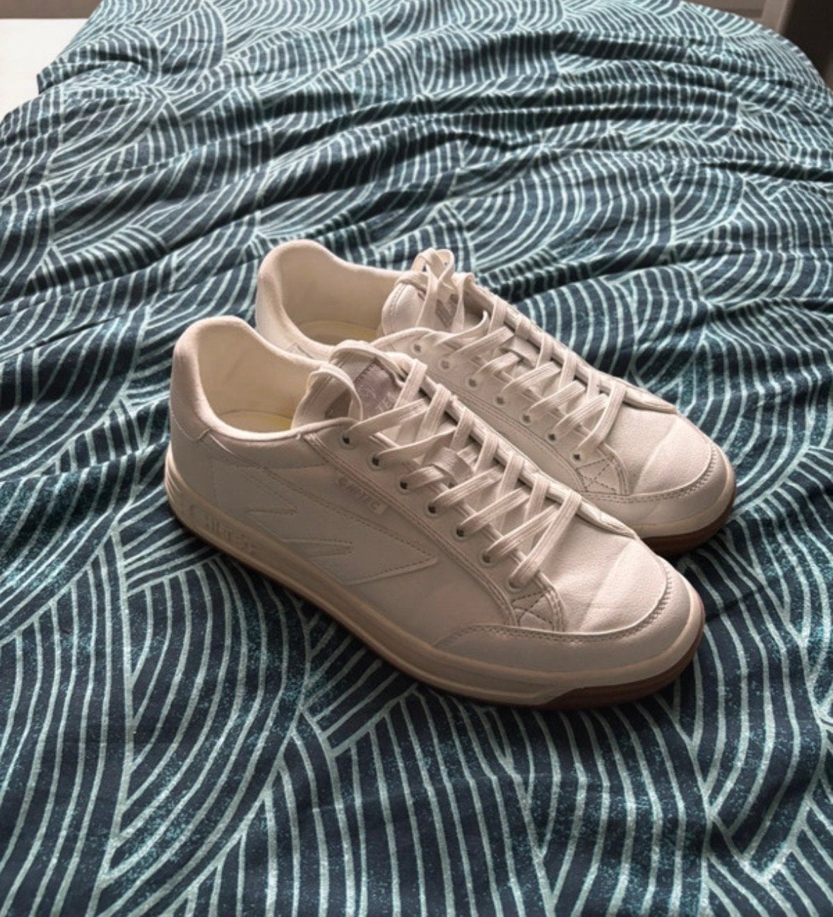 Hi-Tec witte sneakers - Zo goed als nieuw, Wit, Ophalen of Verzenden, Sneakers of Gympen, Zo goed als nieuw