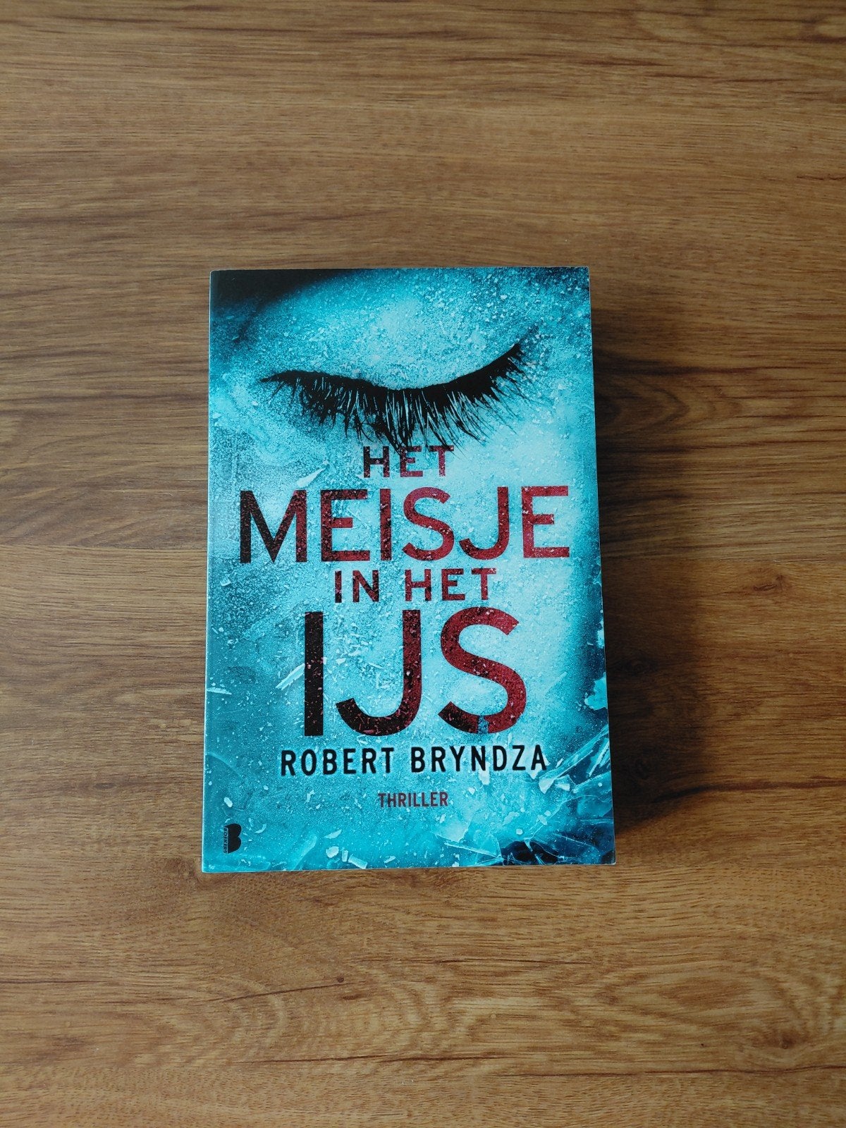 Thriller • Robert Bryndza - Het meisje in het ijs, Ophalen of Verzenden, Zo goed als nieuw, Robert Bryndza