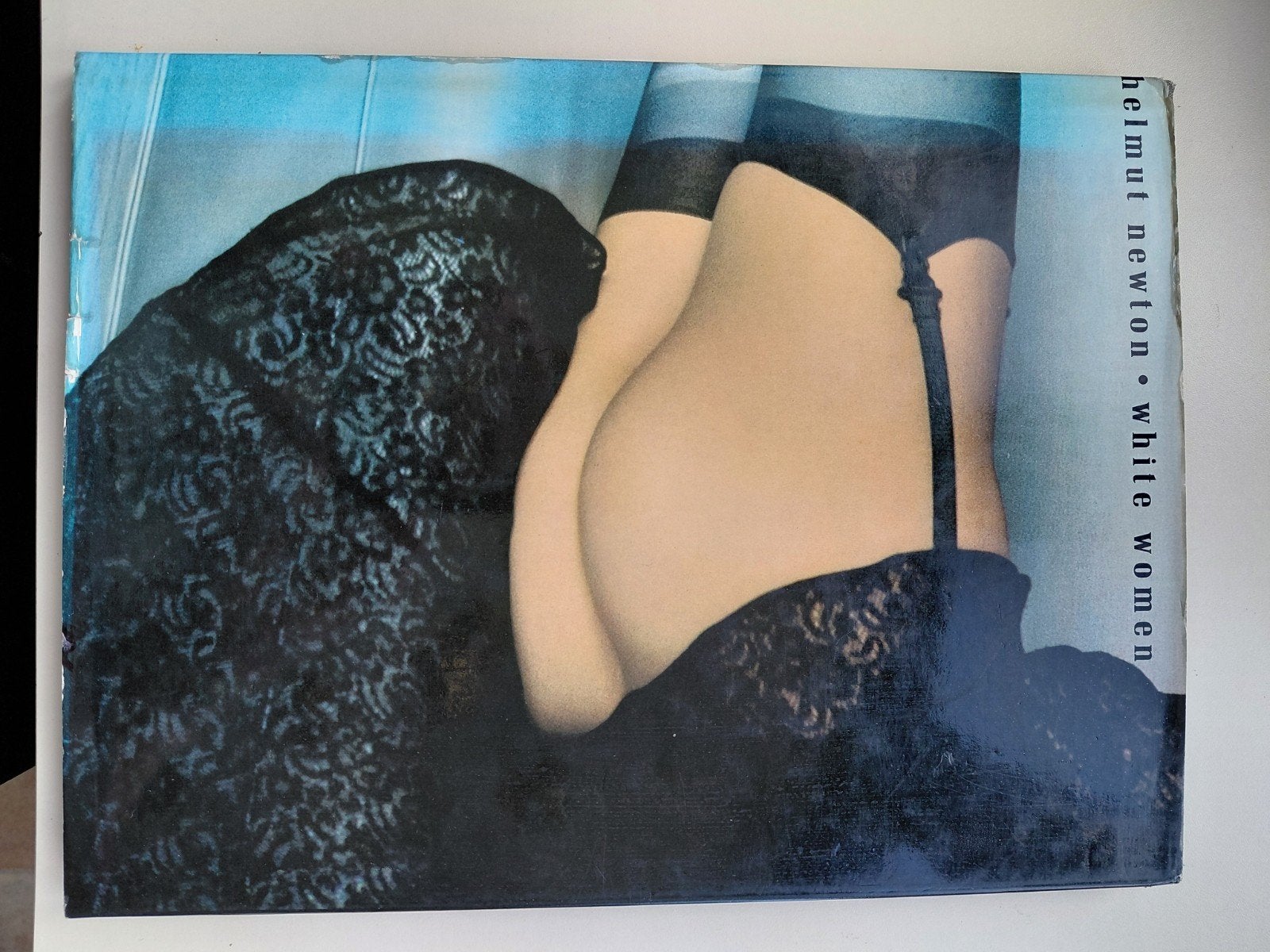 Fotoboek Helmut Newton. White Women, Boeken, Ophalen of Verzenden, Gelezen