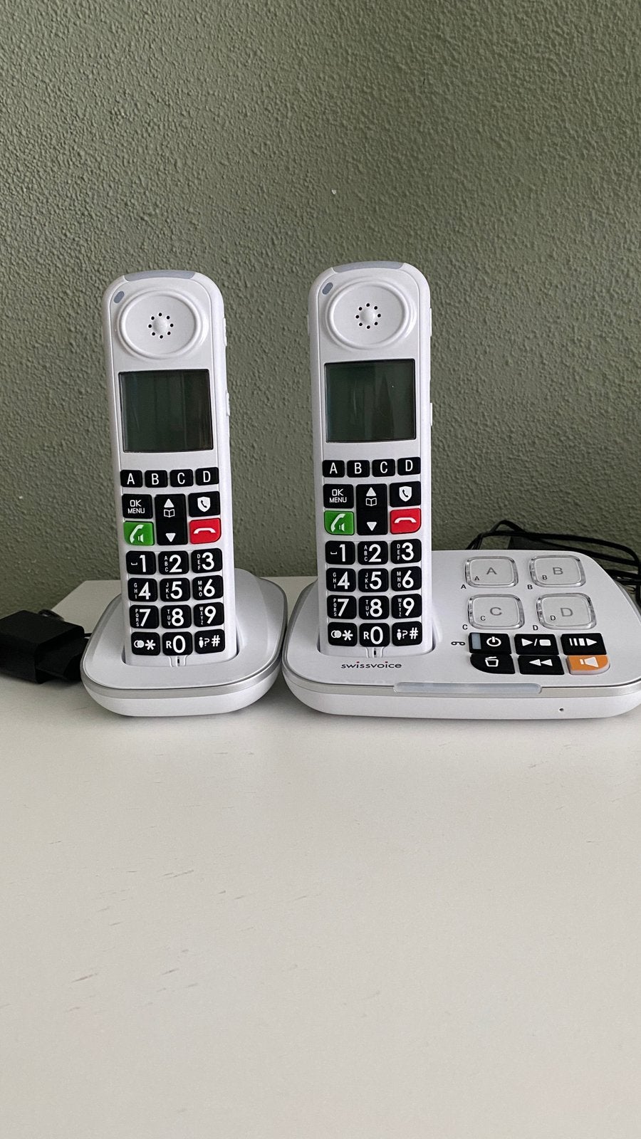 Vaste duo telefoon voor Senioren en slechtzienden, Ophalen, Zo goed als nieuw, 2 handsets