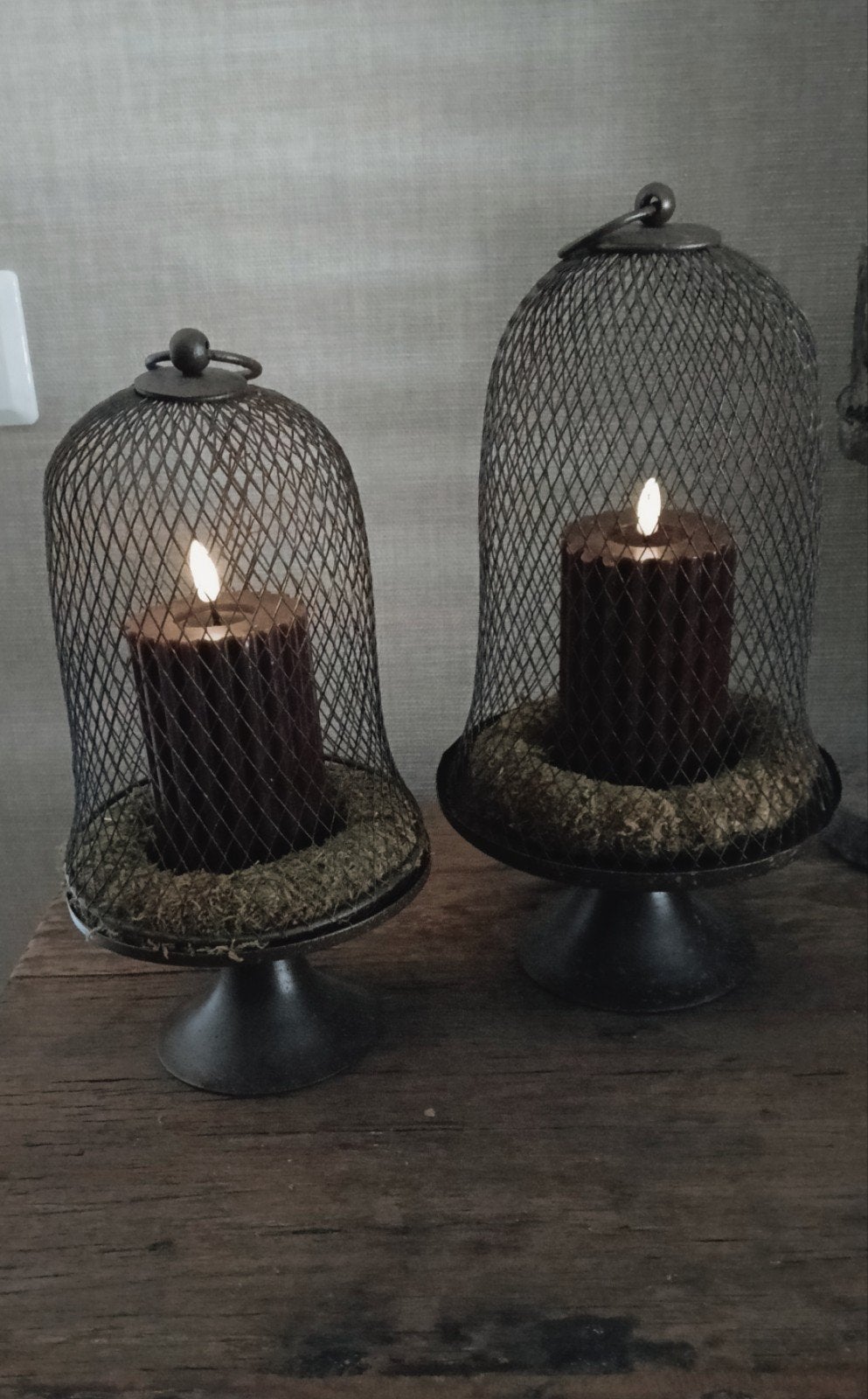 2 metalen sobere/brocant roestbruine oude look stolp op voet, Metaal, Ophalen of Verzenden, Nieuw, Met voet