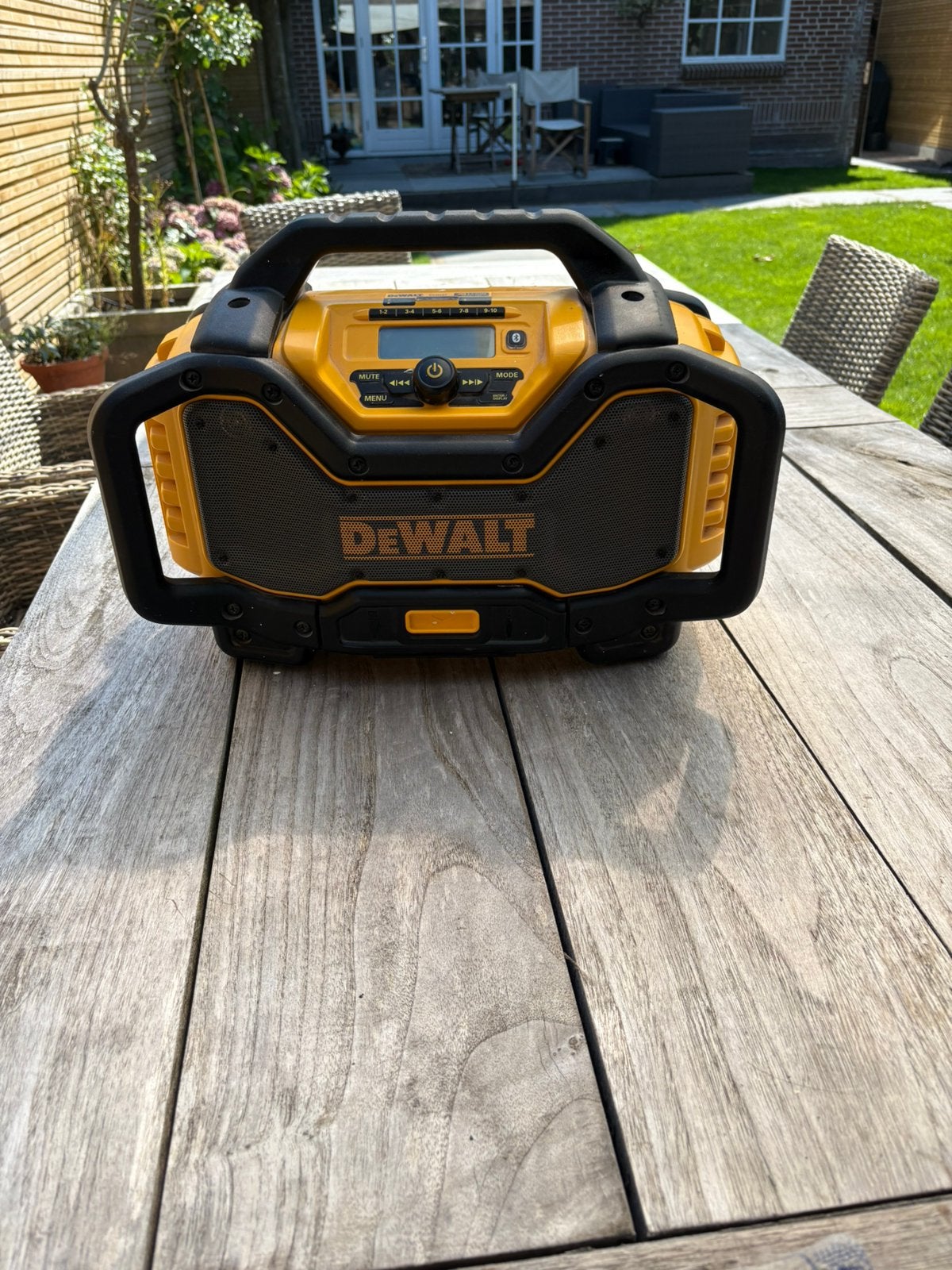 DeWalt accu bouwradio en Oplader DCR027, Ophalen of Verzenden, Zo goed als nieuw