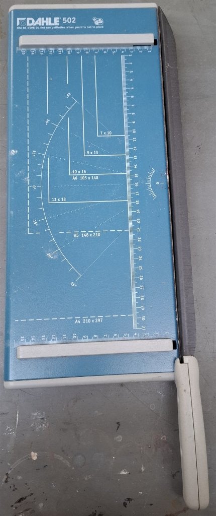 Dahle 502 papiersnijder Hefboomsnijmachine A4 formaat 8 vel, Diversen, Ophalen of Verzenden, Zo goed als nieuw