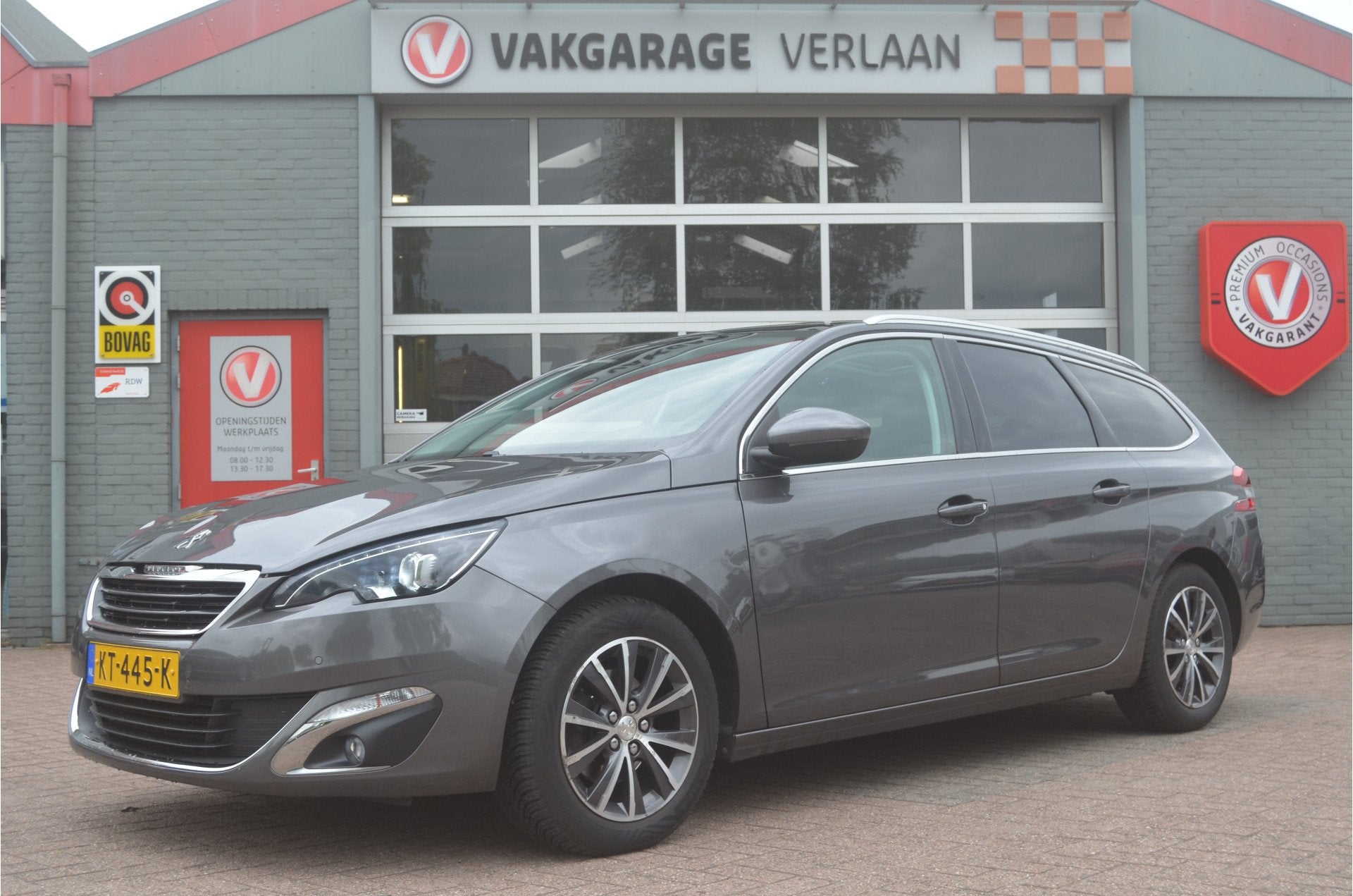 Peugeot 308 SW Premium (ruilmotor 2023) 12 mnd. gar. trekhaa, Auto's, Gebruikt, Euro 6, 1199 cc, Origineel Nederlands