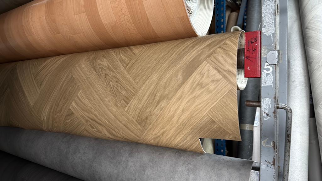 ‼️coupon vinyl visgraat 9x4m restanten vloerbedekking nieuw, Ophalen of Verzenden, Nieuw, Minder dan 10 m², Vinyl