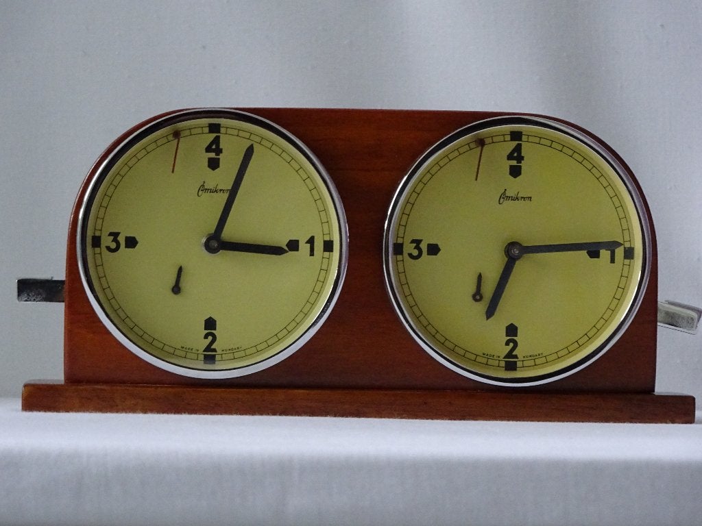 Omikron 4-uurs schaakklok (1950) volledig gerestaureerd, Verzenden