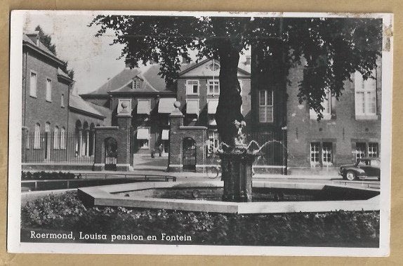 Oude ansichtkaart Roermond, Louisa pension en Fontein, Ophalen of Verzenden, 1920 tot 1940, Gelopen, Limburg