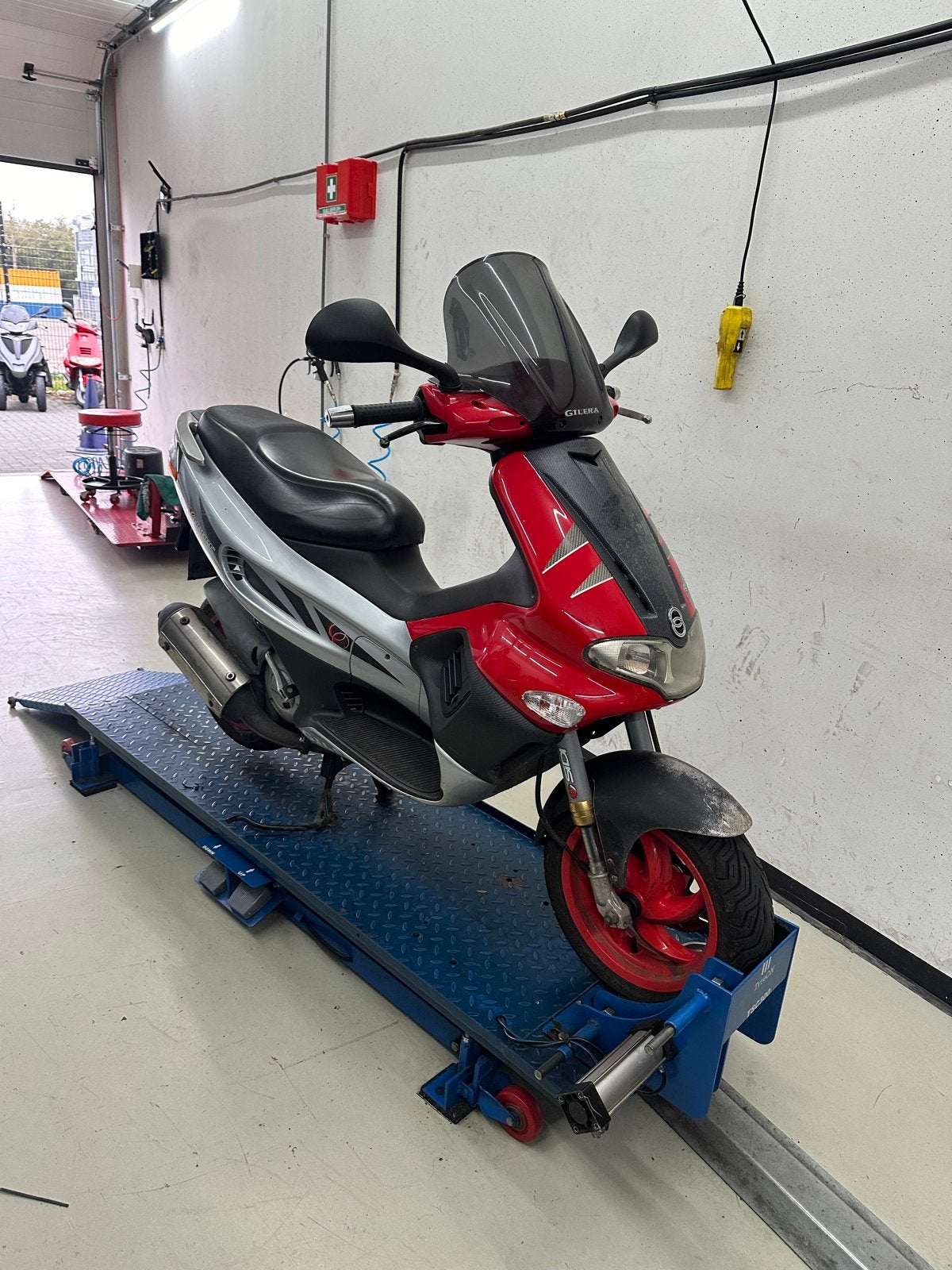 Tyreon Volledig Elektrische heftafel Scooter/Motor, Ophalen