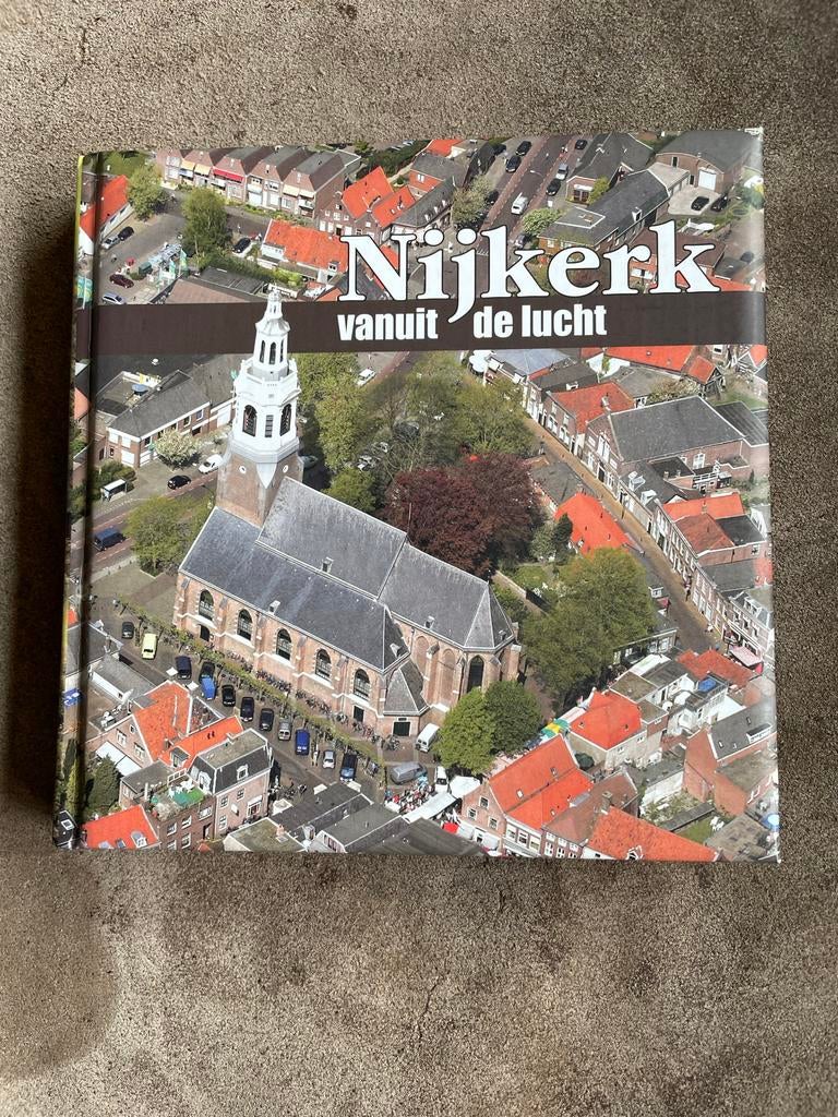 Nijkerk vanuit de lucht ( met CD  ), Boeken, Geschiedenis | Stad en Regio, Ophalen of Verzenden, 20e eeuw of later, Gelezen
