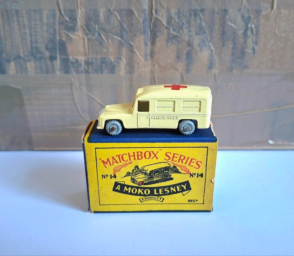 Matchbox 14 daimler ambulance, Ophalen of Verzenden, Auto