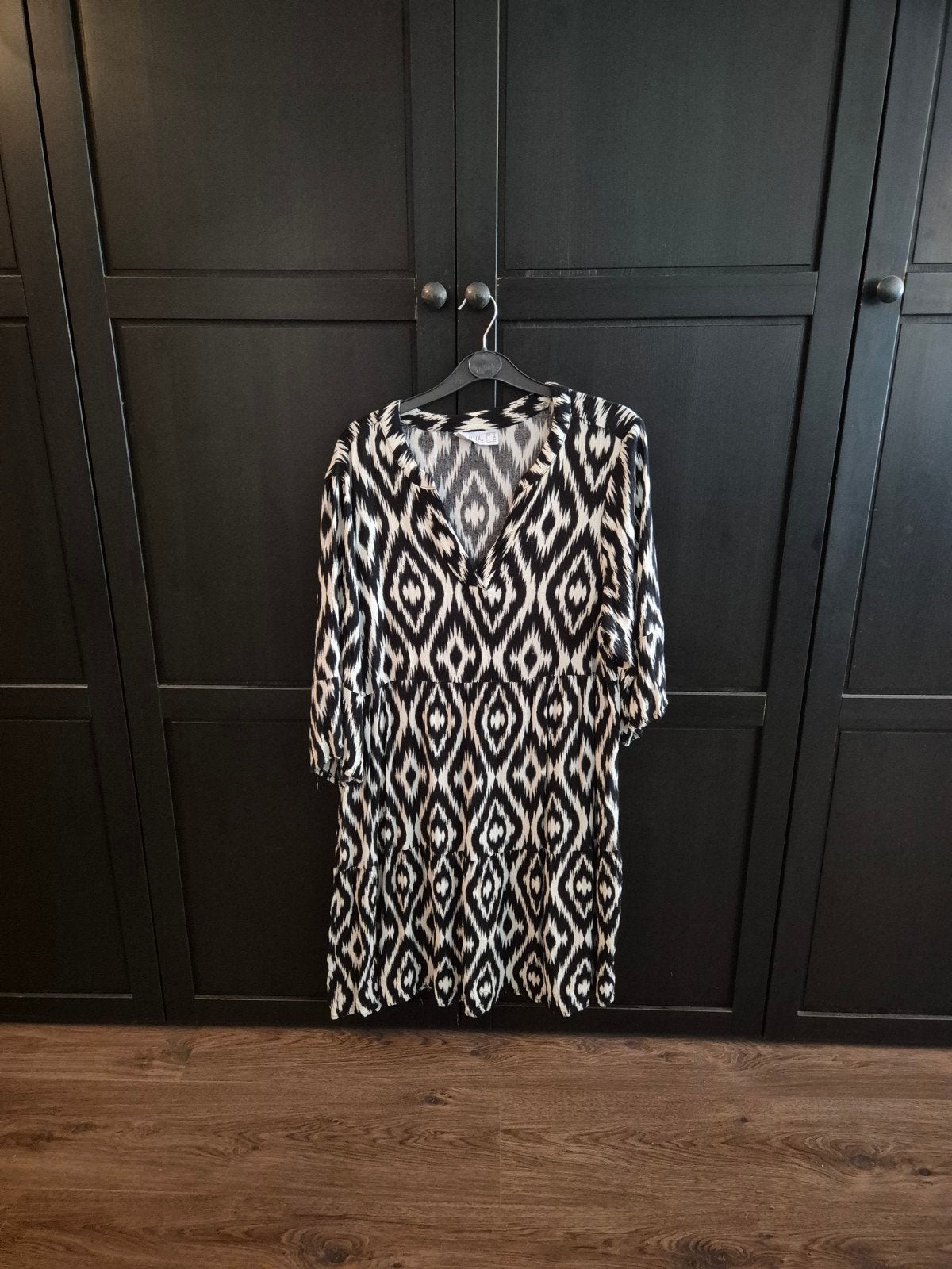 Jurk met 3/4 mouwen en grafische print - Janina, Zwart, Maat 42/44 (L), Ophalen of Verzenden, Knielengte