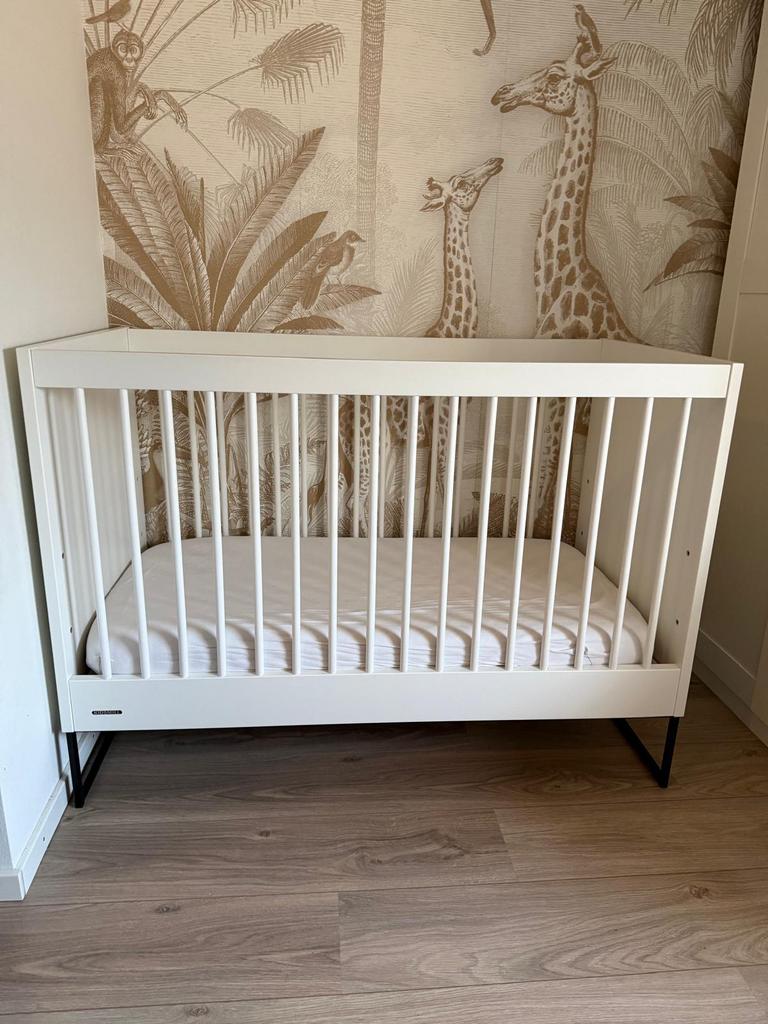 Kidsmill Intense II Babybed Mat Wit - Zwart - 60 x 120 cm, Ophalen, Zo goed als nieuw, Ledikant