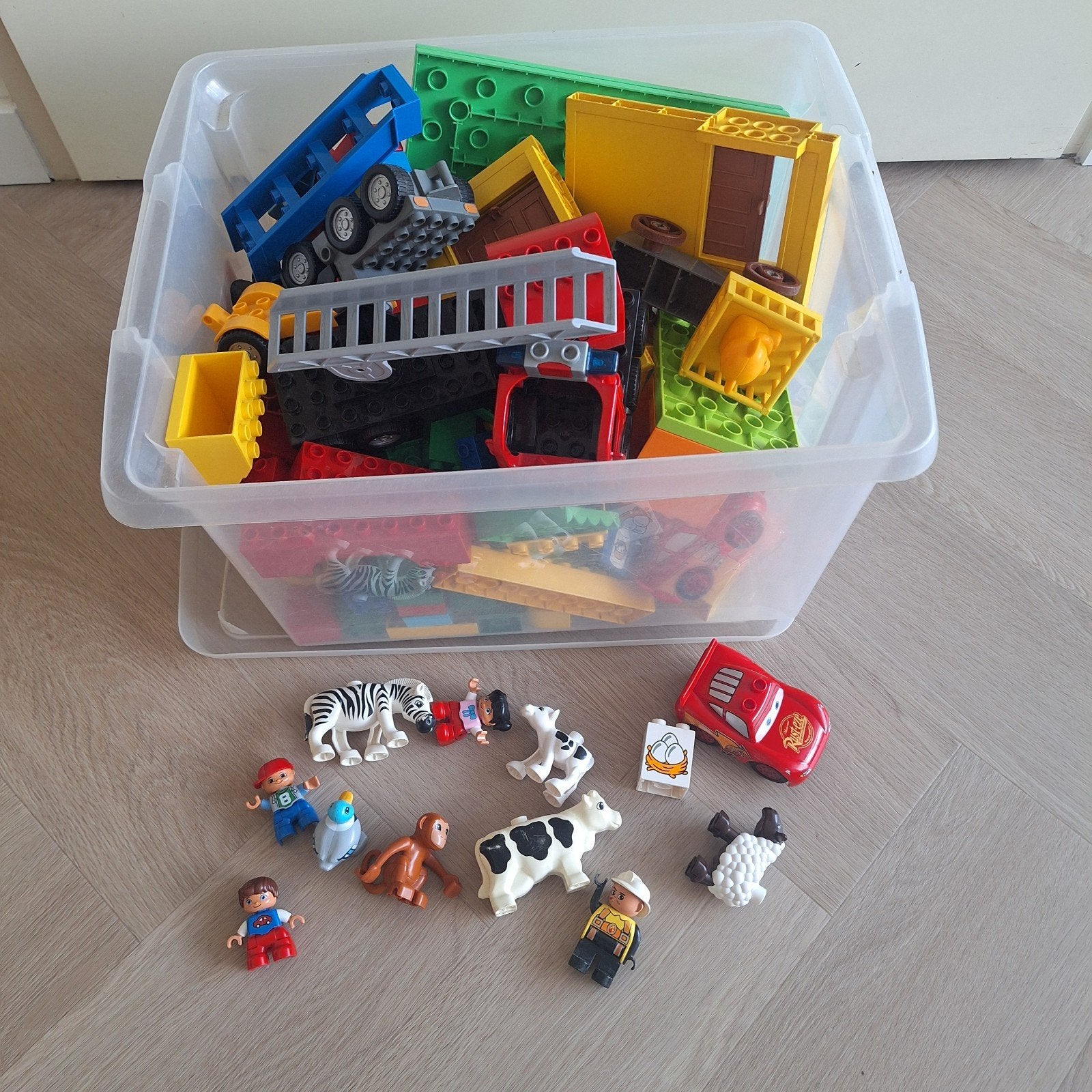 Grote bak met diverse duplo blokken en figuren, Overige thema's, Info@example.com, Ophalen of Verzenden, Zo goed als nieuw