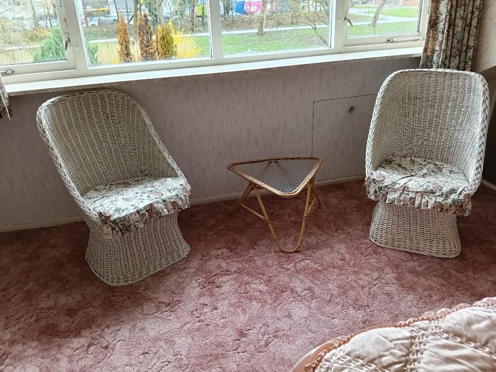 2 witte kuipstoelen, Ophalen, Gebruikt, Twee, Wit