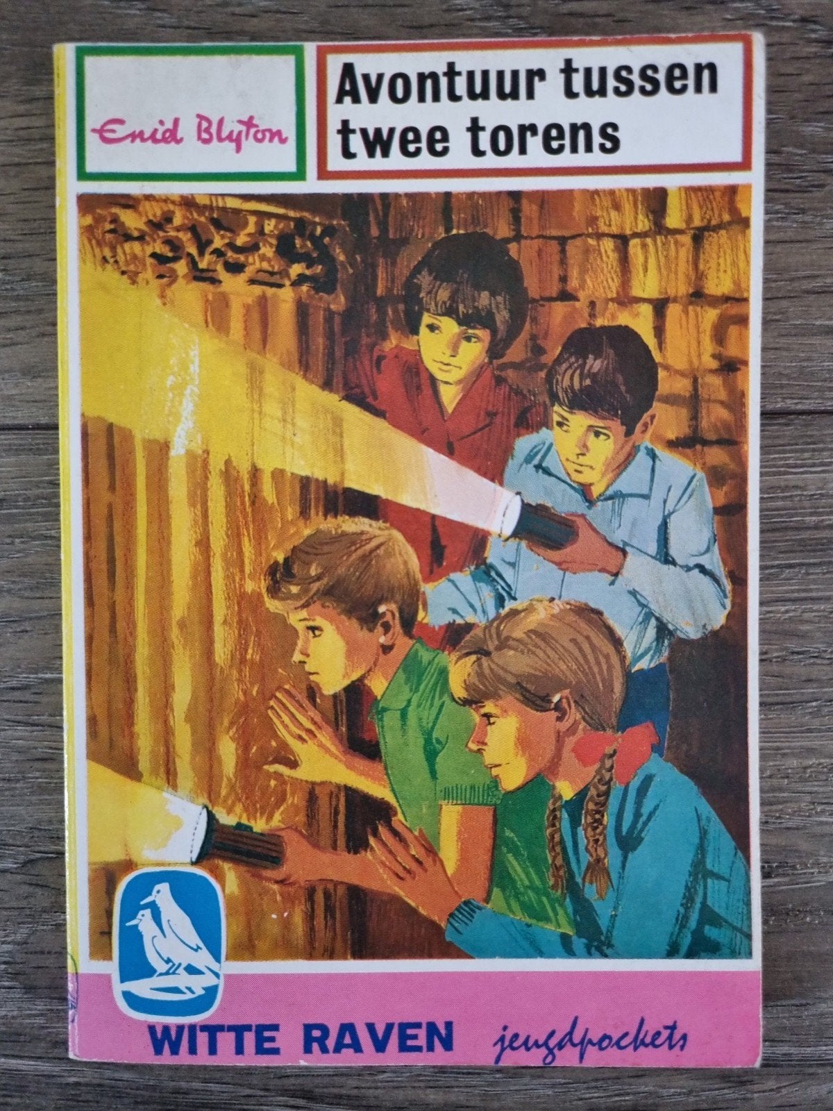 Boek : Avontuur tussen twee torens -- Enid Blyton, Ophalen of Verzenden, Enid Blyton