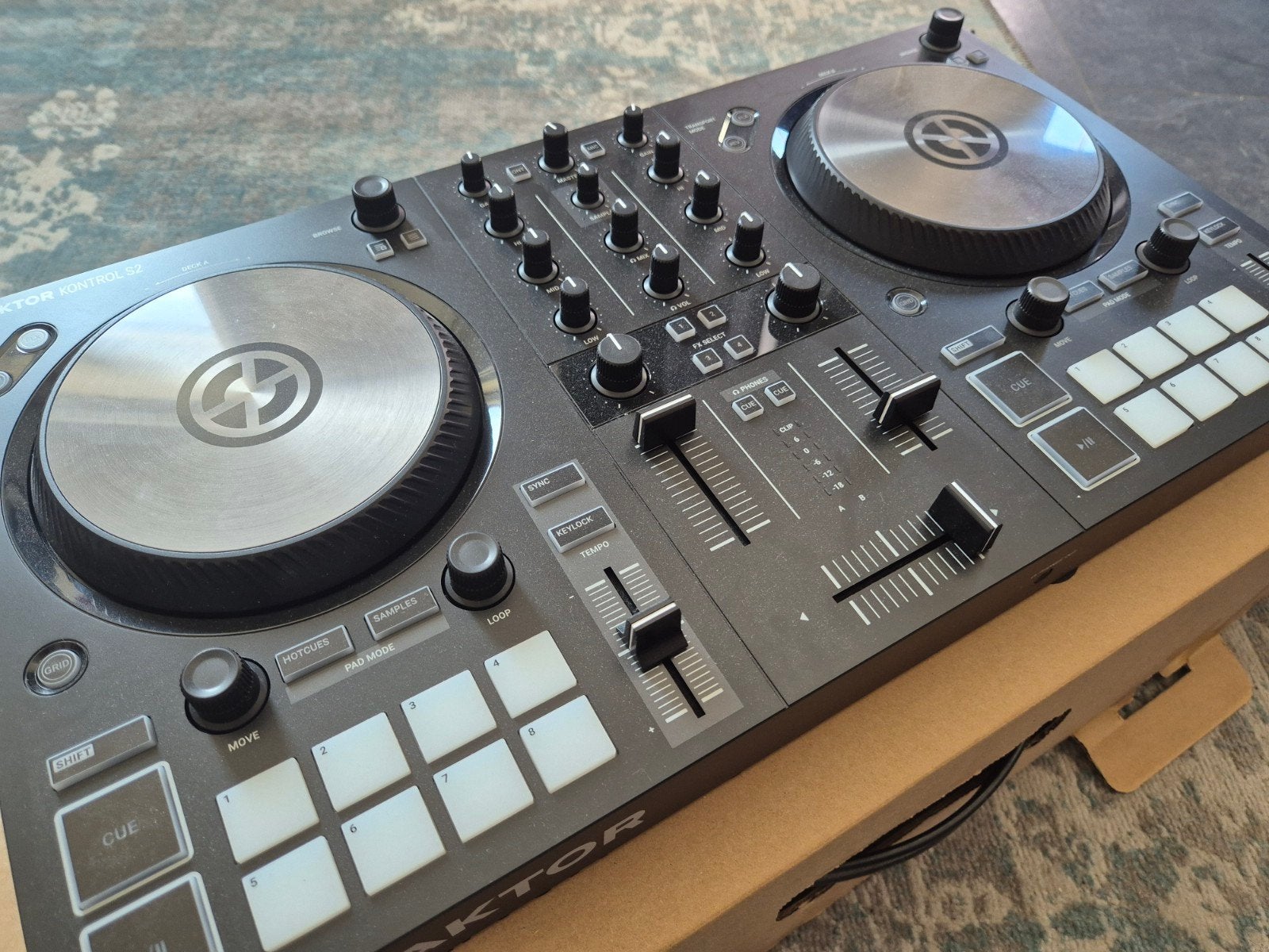 Brand New Traktor Kontrol S2 MK3 - Native Instruments DJ dec, Ophalen, Nieuw, Overige merken