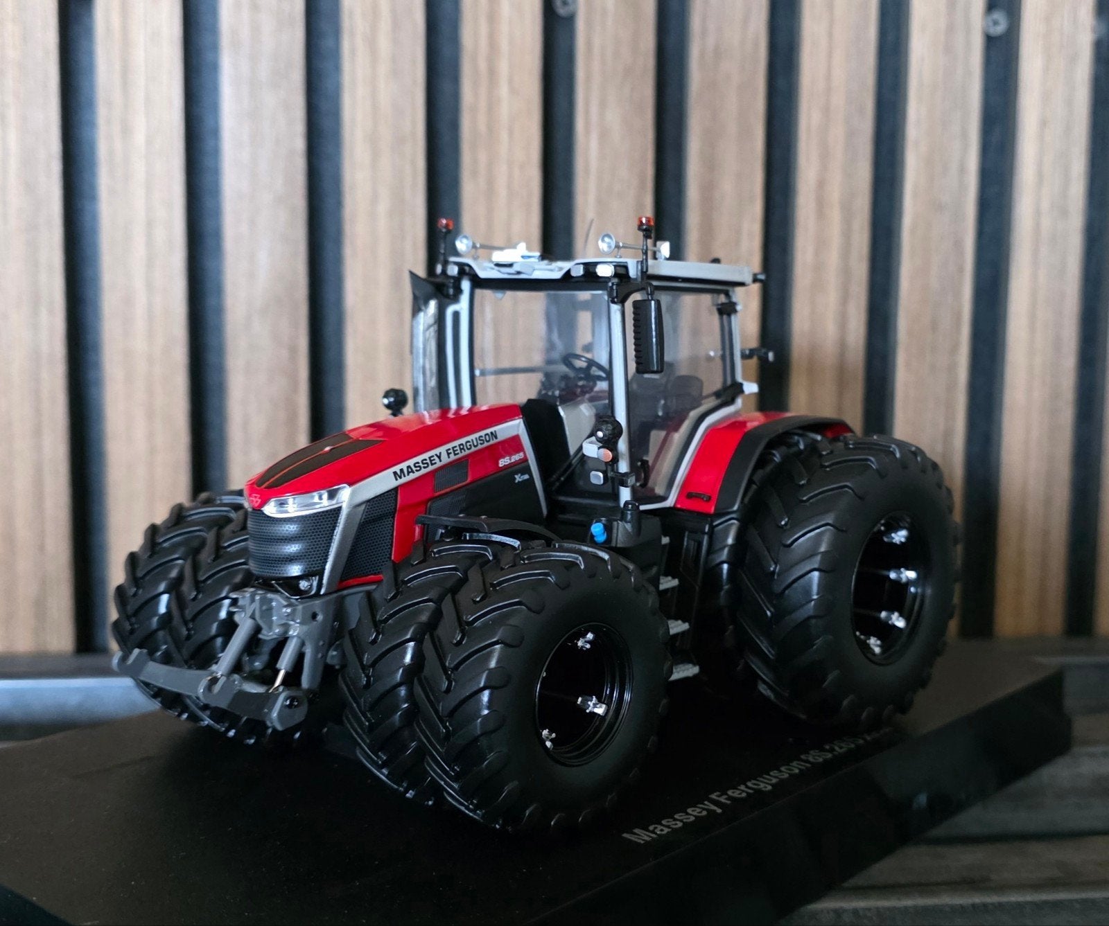 Verbouwde Massey Ferguson 8S.265 Xtra dubbellucht 1:32, Hobby en Vrije tijd, Ophalen of Verzenden, Nieuw, Tractor of Landbouw