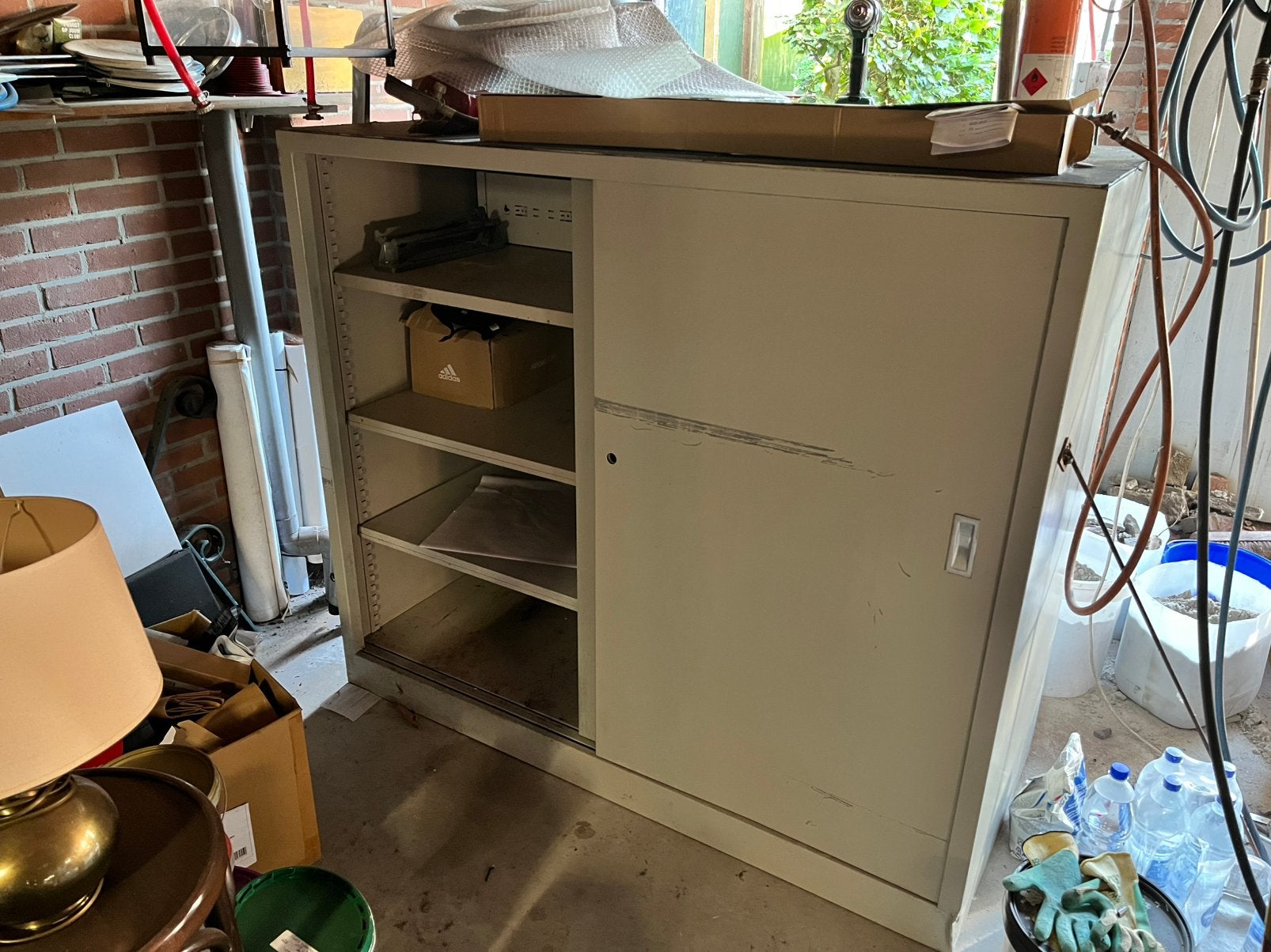 Stalen schuifdeur kast, Huis en Inrichting, Kasten | Roldeurkasten en Archiefkasten, Ophalen, 50 tot 75 cm, 100 tot 150 cm, 150 tot 200 cm