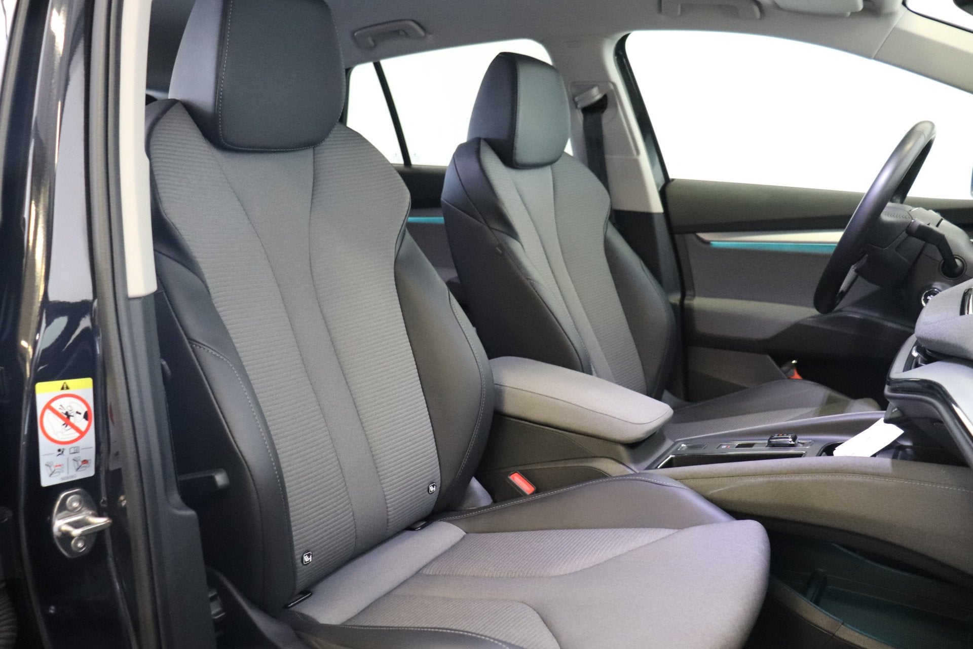 Skoda Enyaq iV 60 | Carplay | Cruise | Trekhaak | €20.900,, Auto's, Skoda, Automaat, Achterwielaandrijving, Gebruikt, Zwart