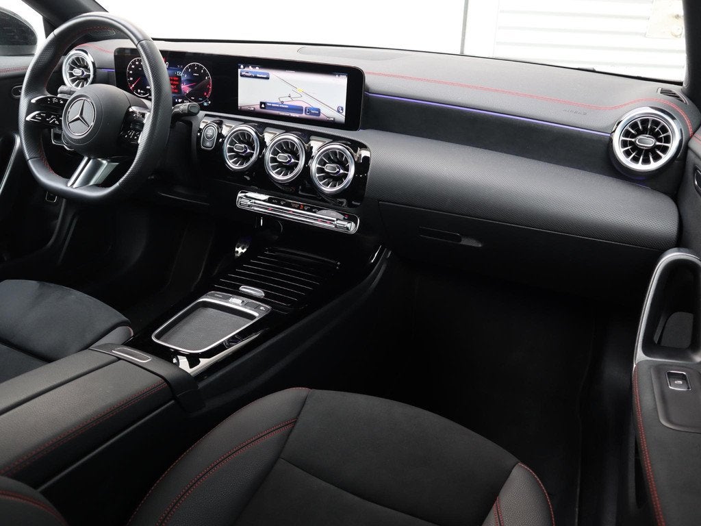 Mercedes-Benz CLA-klasse 180 Business Solution AMG, Auto's, Mercedes-Benz, CLA, 136 pk, Gebruikt, 4 cilinders