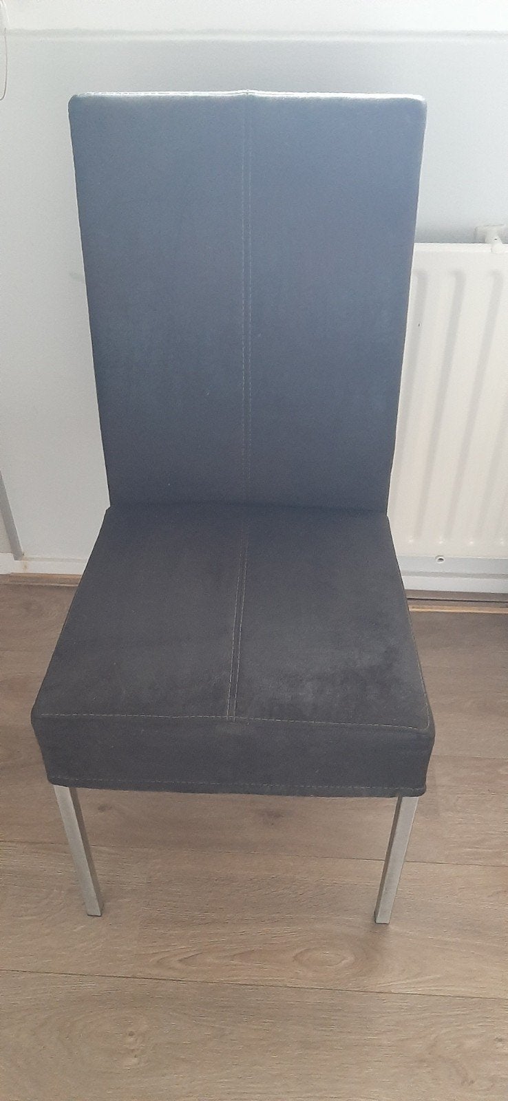 stoelen   zwart suède  look  nieuw, Huis en Inrichting, Stoelen, Ophalen, Overige materialen, Twee, Zwart