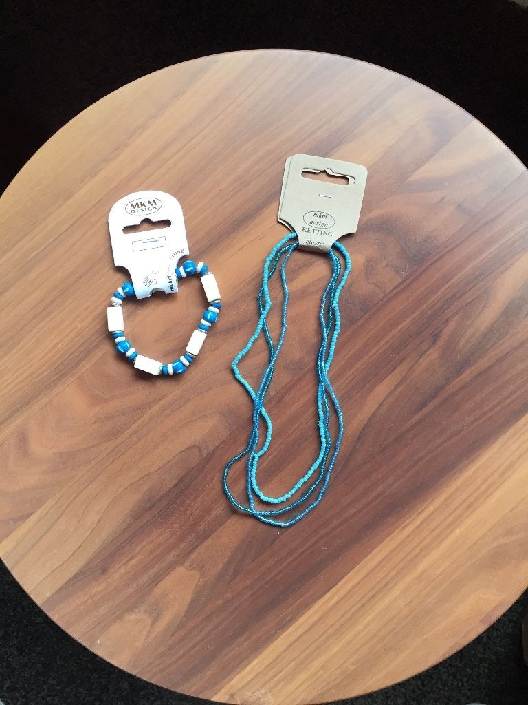 NIEUW: 4 blauwe armbandjes op elastiek, Sieraden, Tassen en Uiterlijk, Armbanden, Ophalen of Verzenden, Nieuw, Blauw, Overige materialen