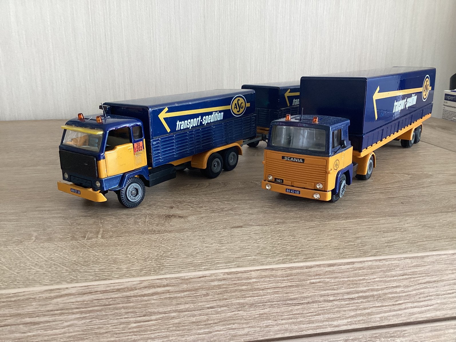 2 Vrachtwagens ASG VOLVO COMBI SCANIA 141 met oplegger, Ophalen of Verzenden, Zo goed als nieuw, Bus of Vrachtwagen, Tekno