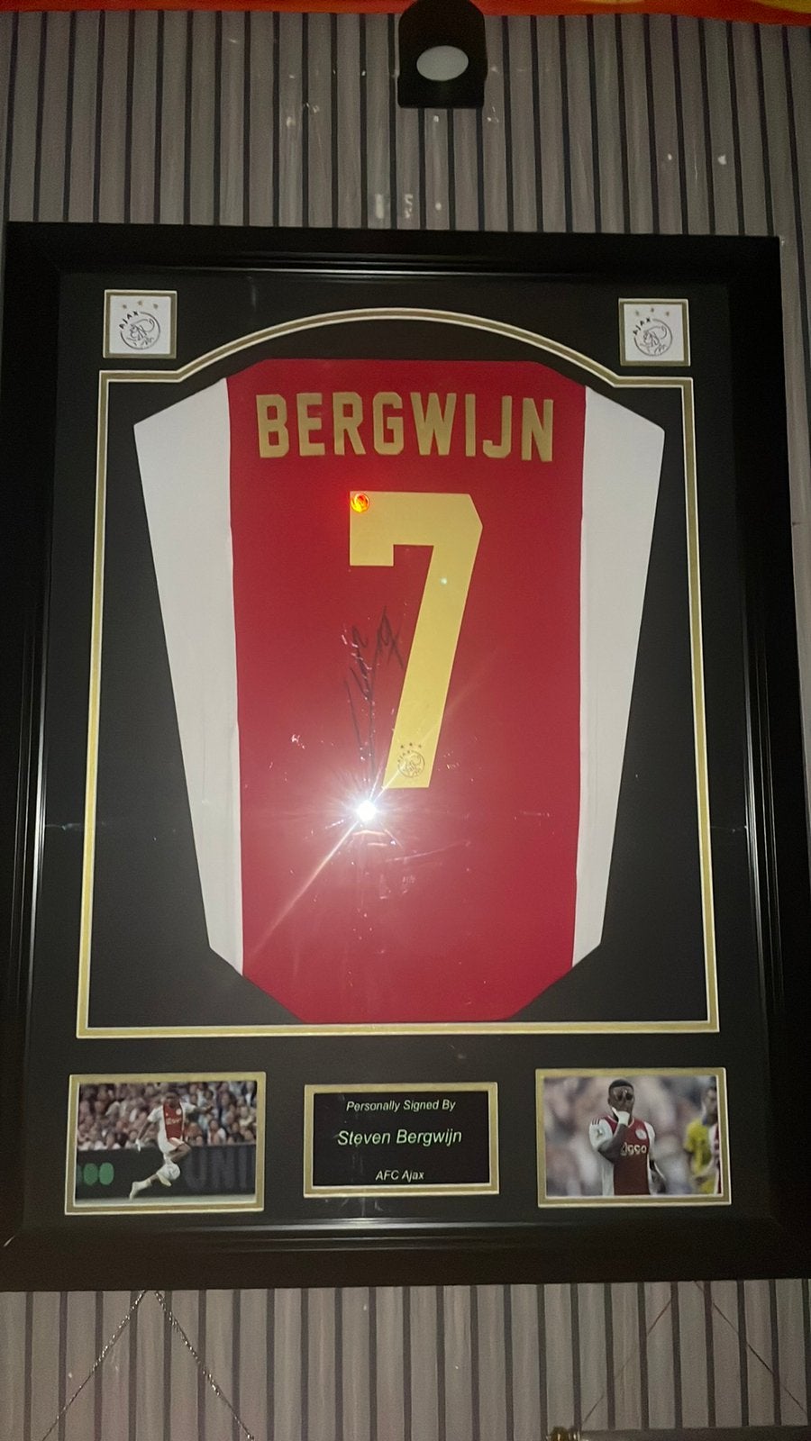 Gesigneerd en ingelijst Steven Bergwijn shirt+Coa, Ophalen of Verzenden, Zo goed als nieuw, Ajax, Shirt
