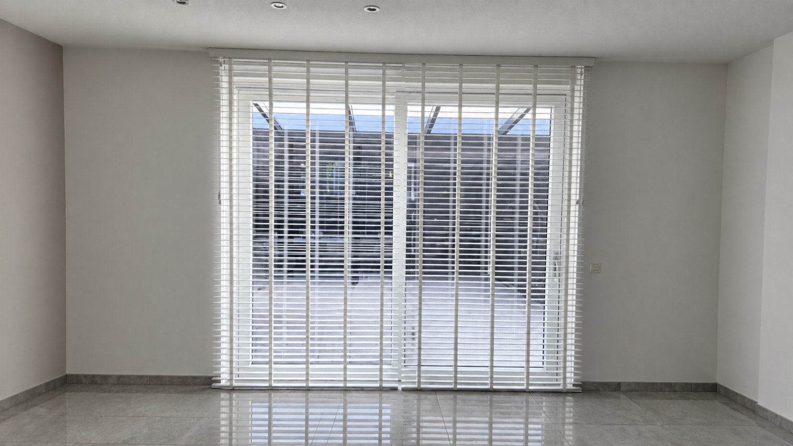 Veneta PVC Jaloezie 2 stuks, Ophalen, Zo goed als nieuw, Wit
