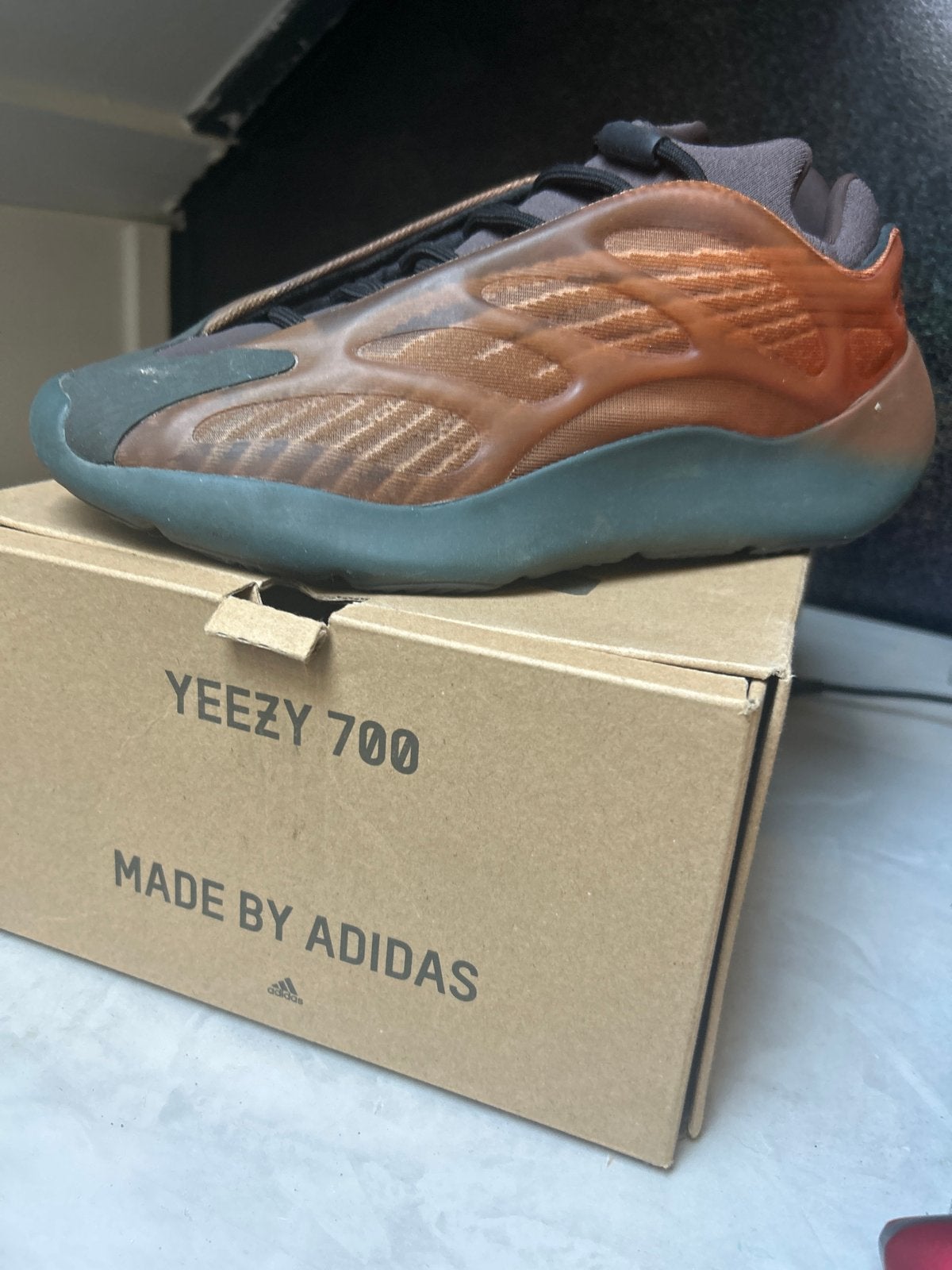 Yeezy 700 V3 Copper Fade Sneakers - Maat 44, Ophalen of Verzenden, Zo goed als nieuw, Overige kleuren, Sneakers of Gympen