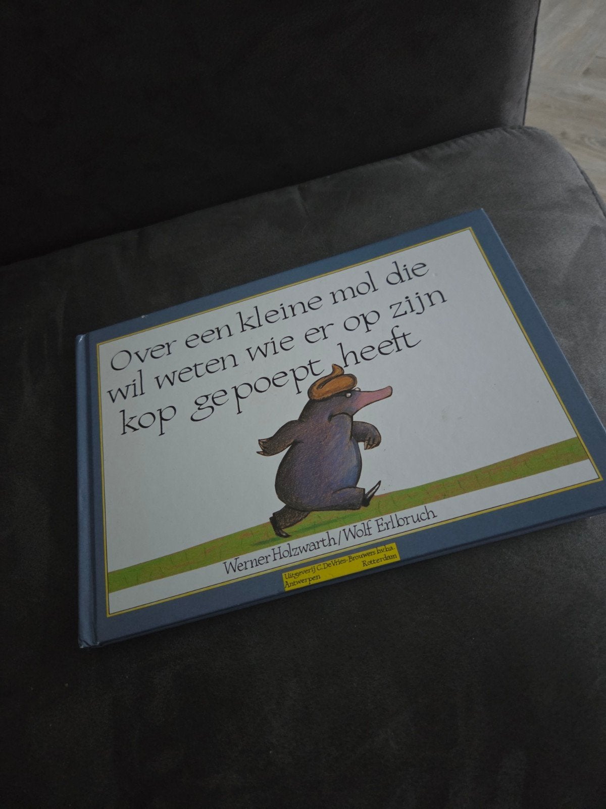 Over een kleine mol die wil weten wie er op zijn kop gepoe, Boeken, Gelezen, Fictie algemeen, Werner Holzwarth, Jongen of Meisje