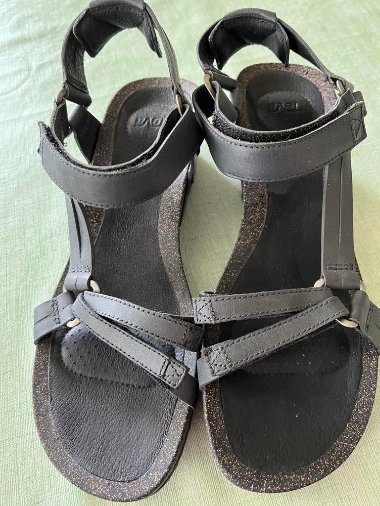 NIEUWE TEVA SANDALEN maat 39, Kleding | Dames, Schoenen, Ophalen of Verzenden, Zo goed als nieuw, Zwart, Sandalen of Muiltjes