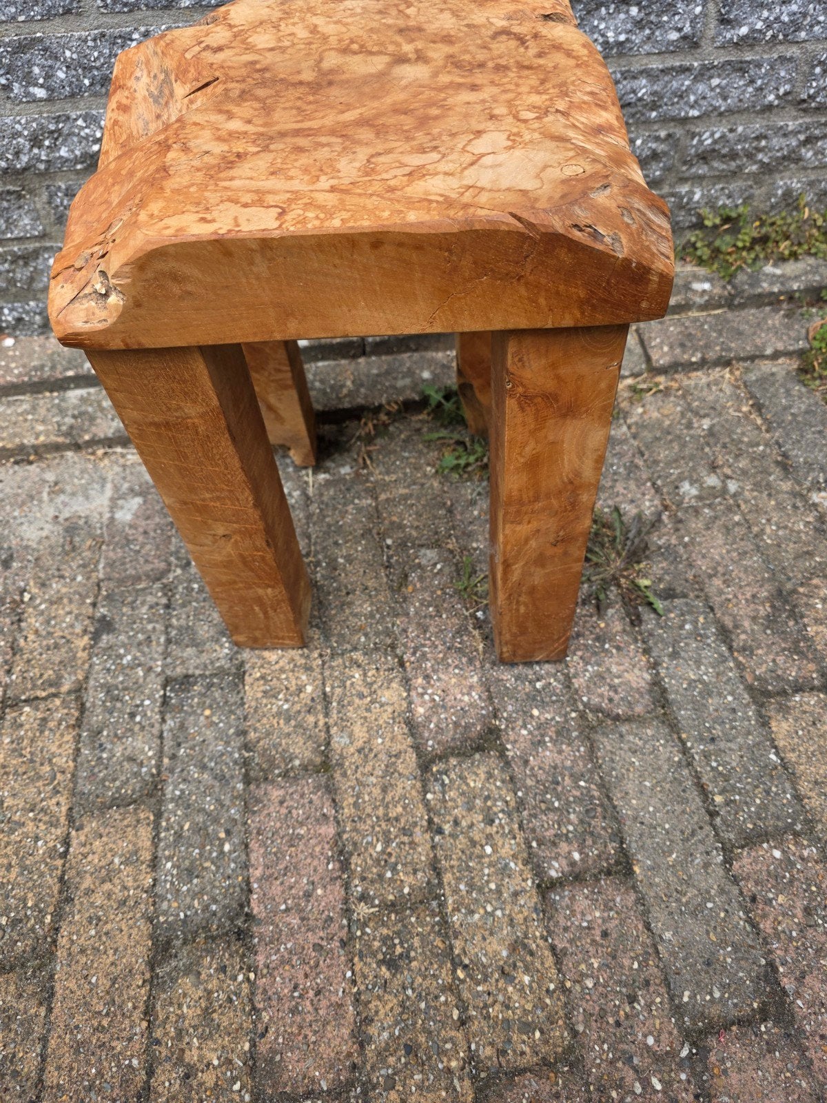 Massief houten krukje - Rustiek en uniek, Huis en Inrichting, Stoelen, Ophalen, Gebruikt, Bruin, Eén