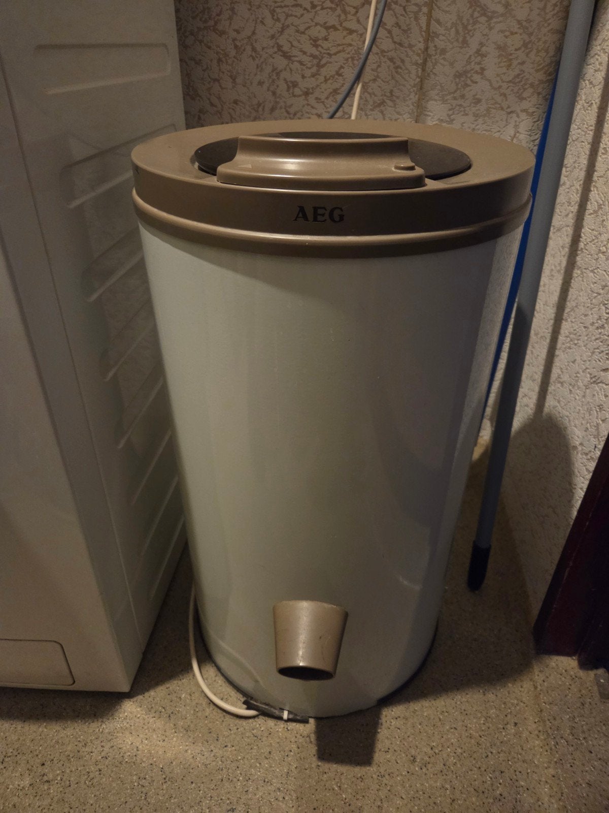 AEG centrifuge - Werkt goed, Ophalen, Minder dan 85 cm, Bovenlader, Zo goed als nieuw
