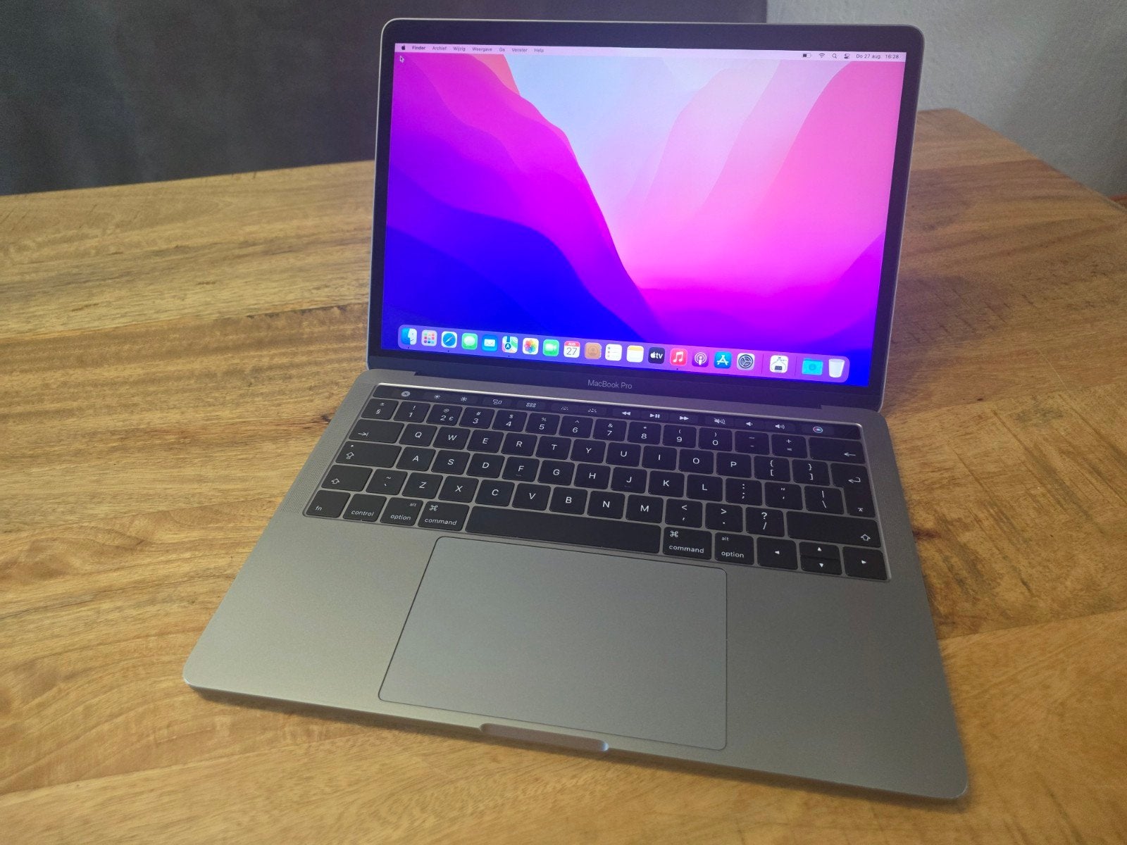 Macbook Pro touchbar - 16GB RAM - i5 (2.6 GHZ) - 256GB SSD, MacBook Pro, 256 GB, 2 tot 3 Ghz, Qwerty