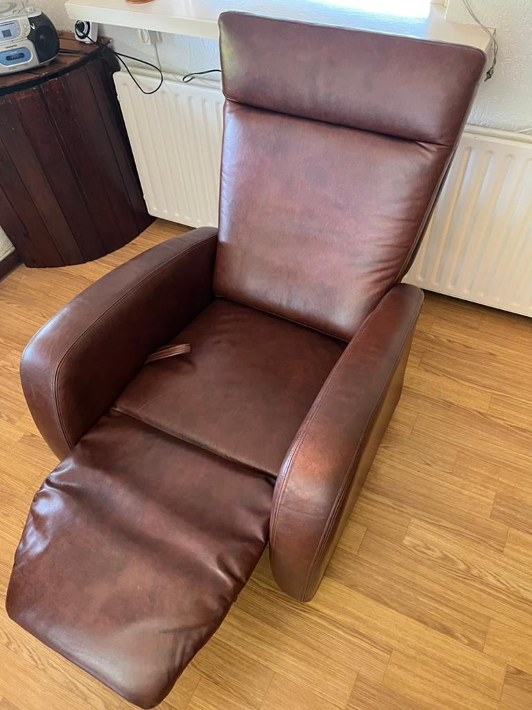 Comfortabele bruine leren relaxfauteuil, Ophalen, Gebruikt, Leer, 75 tot 100 cm
