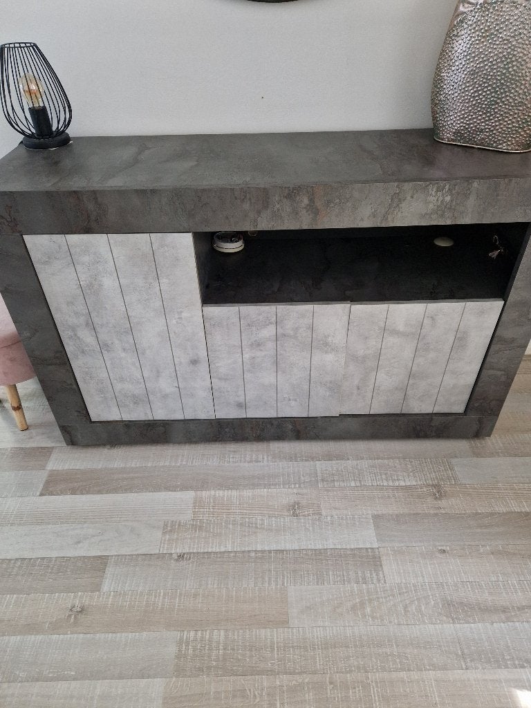 Betonlook dressoir, Huis en Inrichting, Kasten | Dressoirs, Ophalen, 100 tot 150 cm, Zo goed als nieuw, 25 tot 50 cm