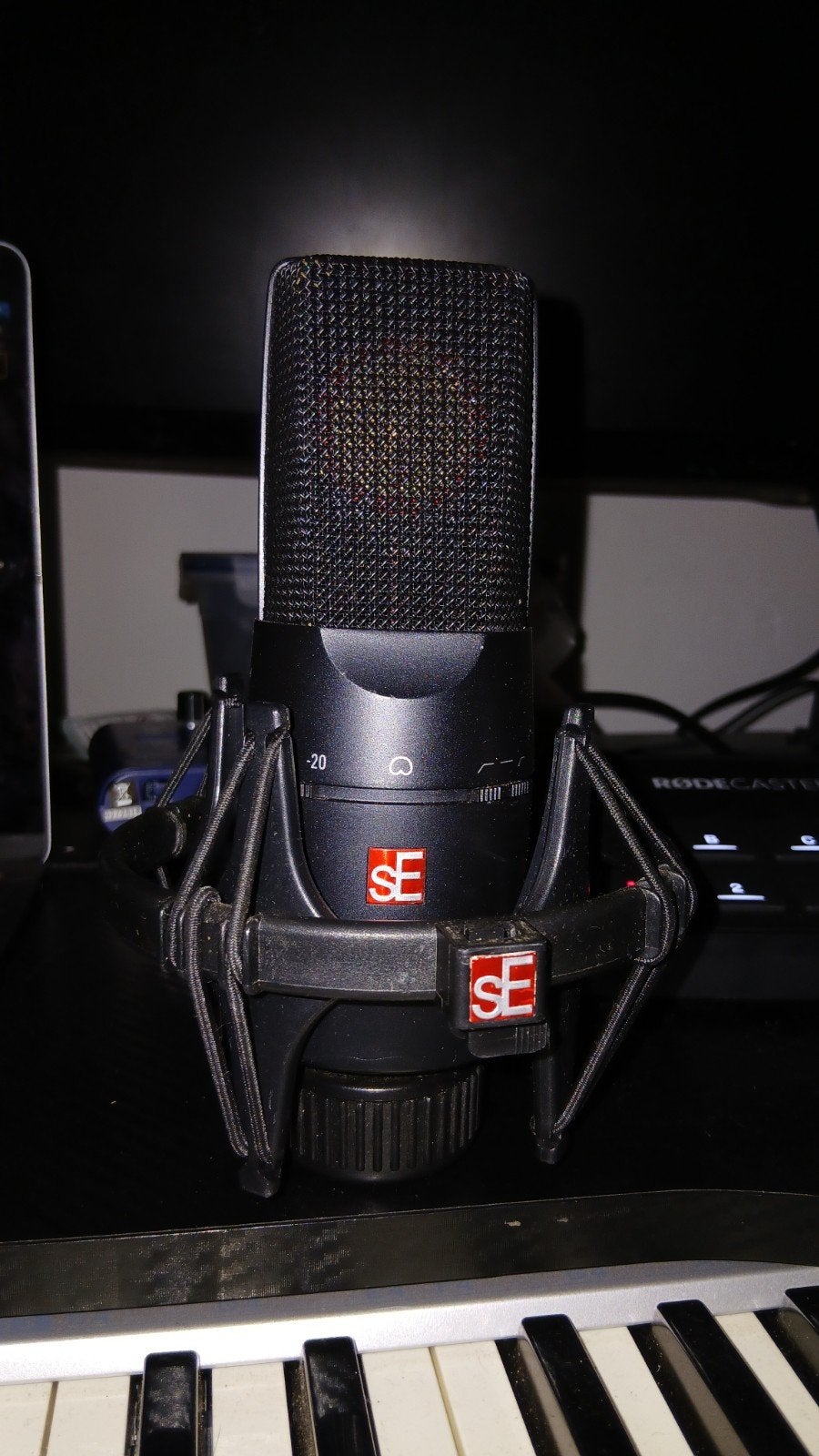 SE Electronics Studiomicrofoon met Popfilter, Muziek en Instrumenten, Ophalen of Verzenden, Gebruikt, Studiomicrofoon