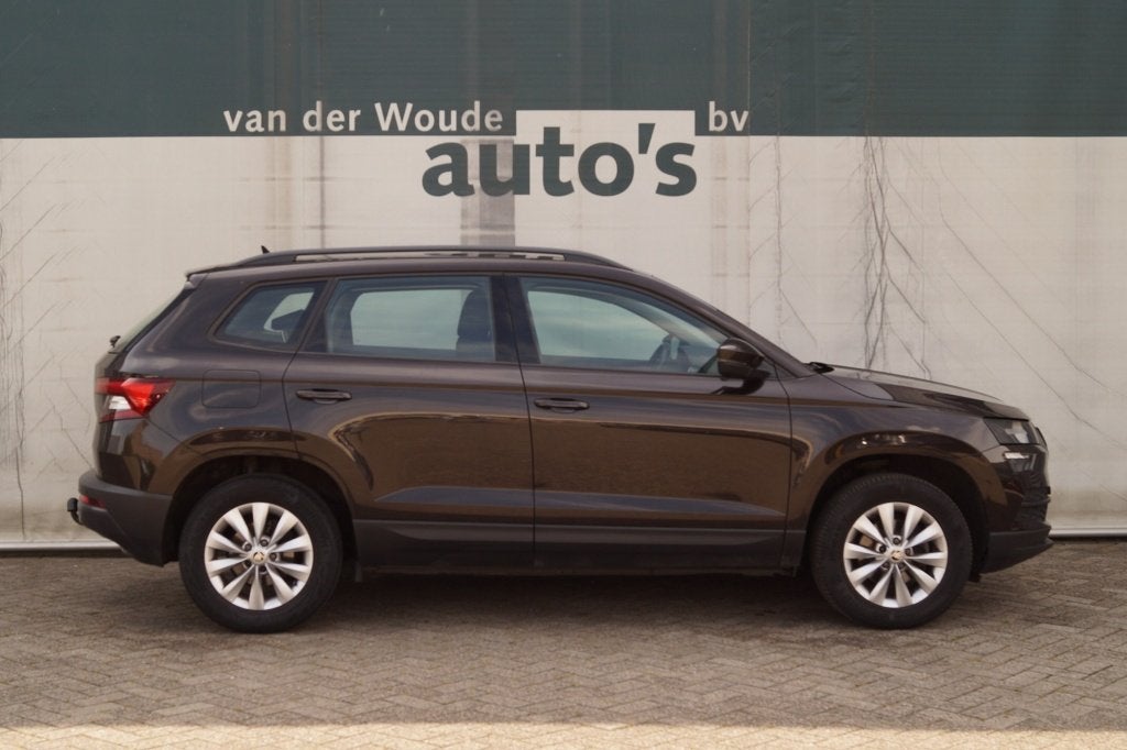 Skoda Karoq 1.5 TSI 150pk DSG Business Edition -NAVI-ECC-PDC, Auto's, Dealer onderhouden, Stof, 4 cilinders, Bedrijf
