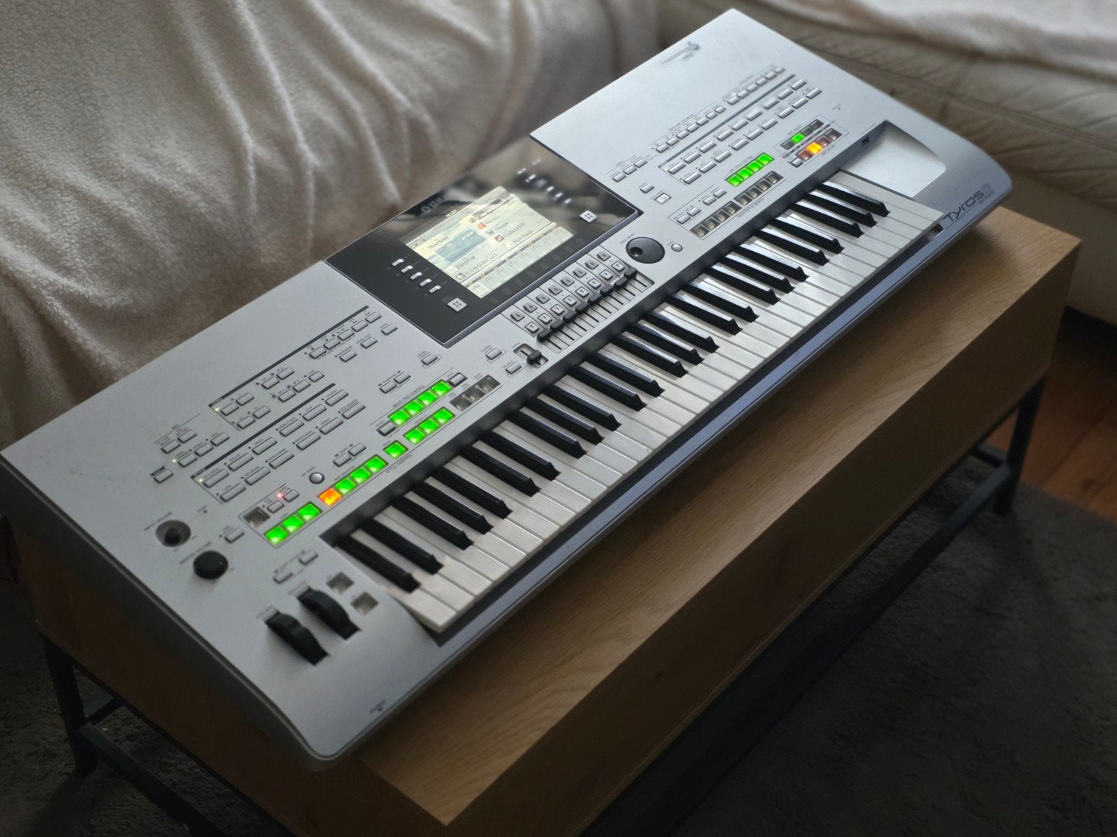 Yamaha Tyros 3 Workstation Keyboard met Speakers, Muziek en Instrumenten, Keyboards, Ophalen, Gebruikt, 61 toetsen, Yamaha