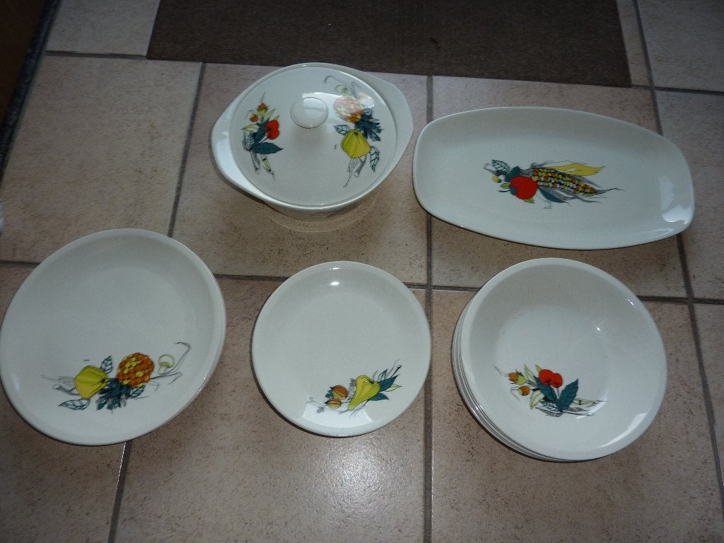vintage servies 4 schalen 10 borden, Ophalen of Verzenden, Overige stijlen, Aardewerk, Schaal of Schalen